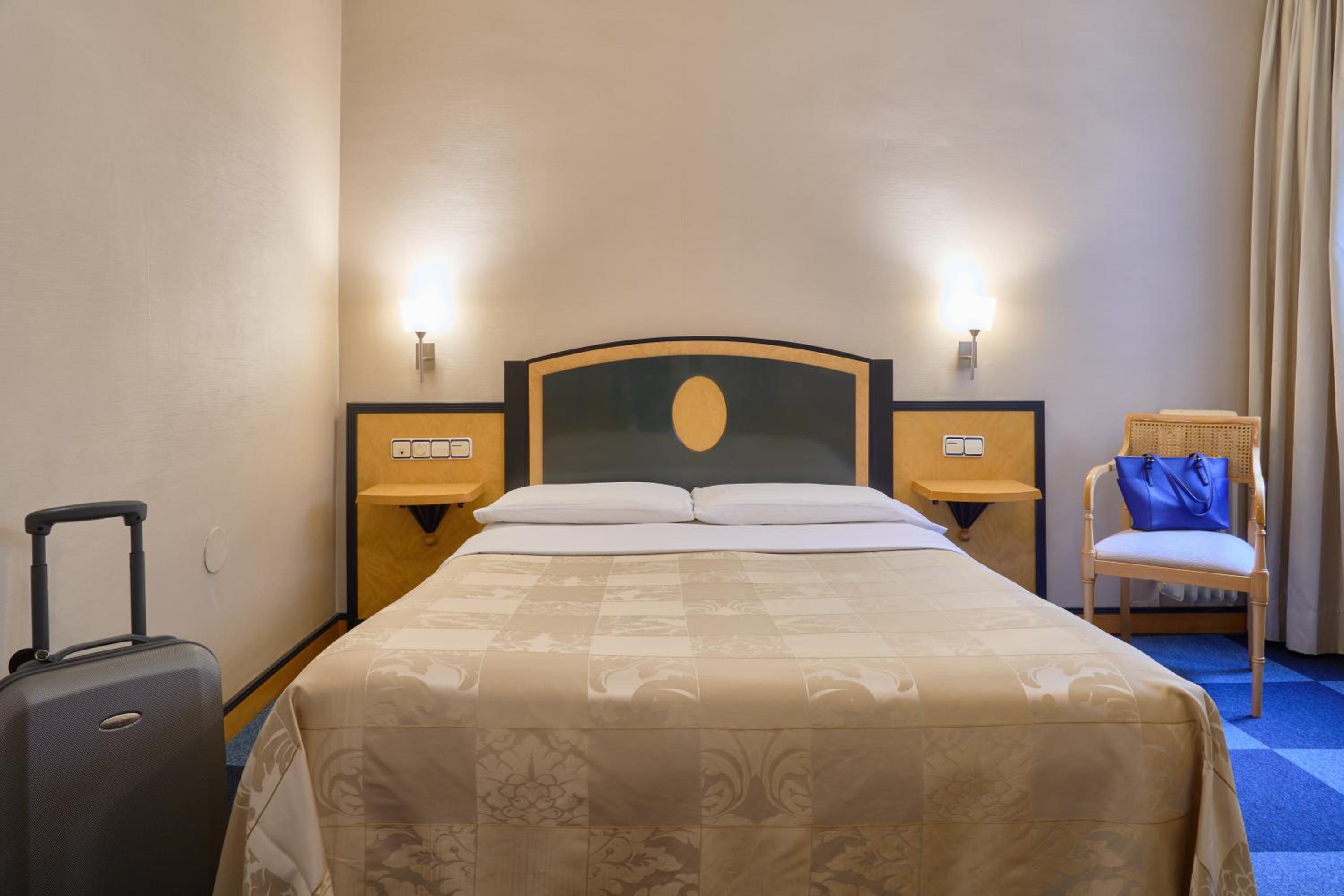 Queen Room - Photo 4