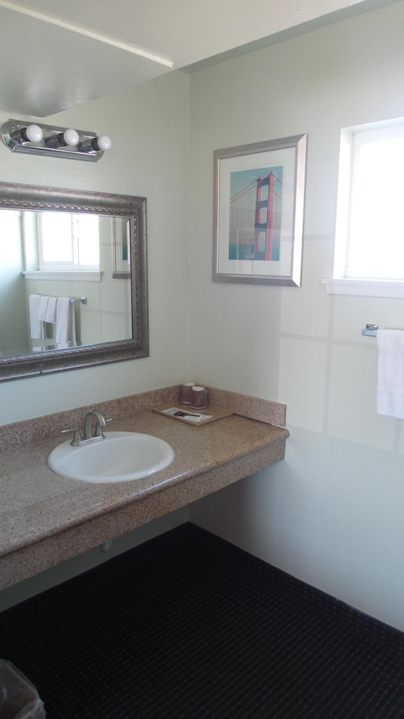 Queen Room - Photo 7