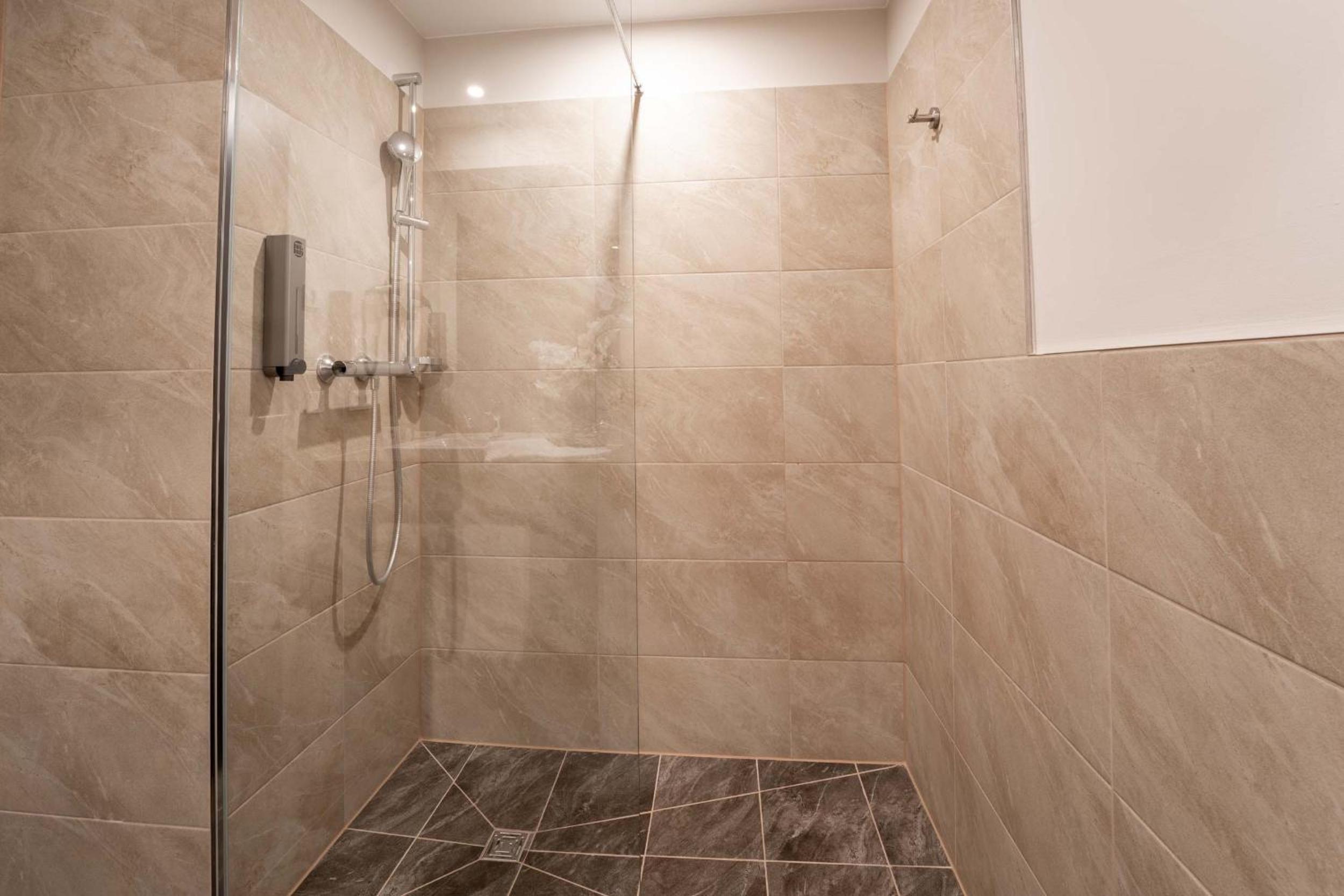 Premium Double Room thumbnail 6