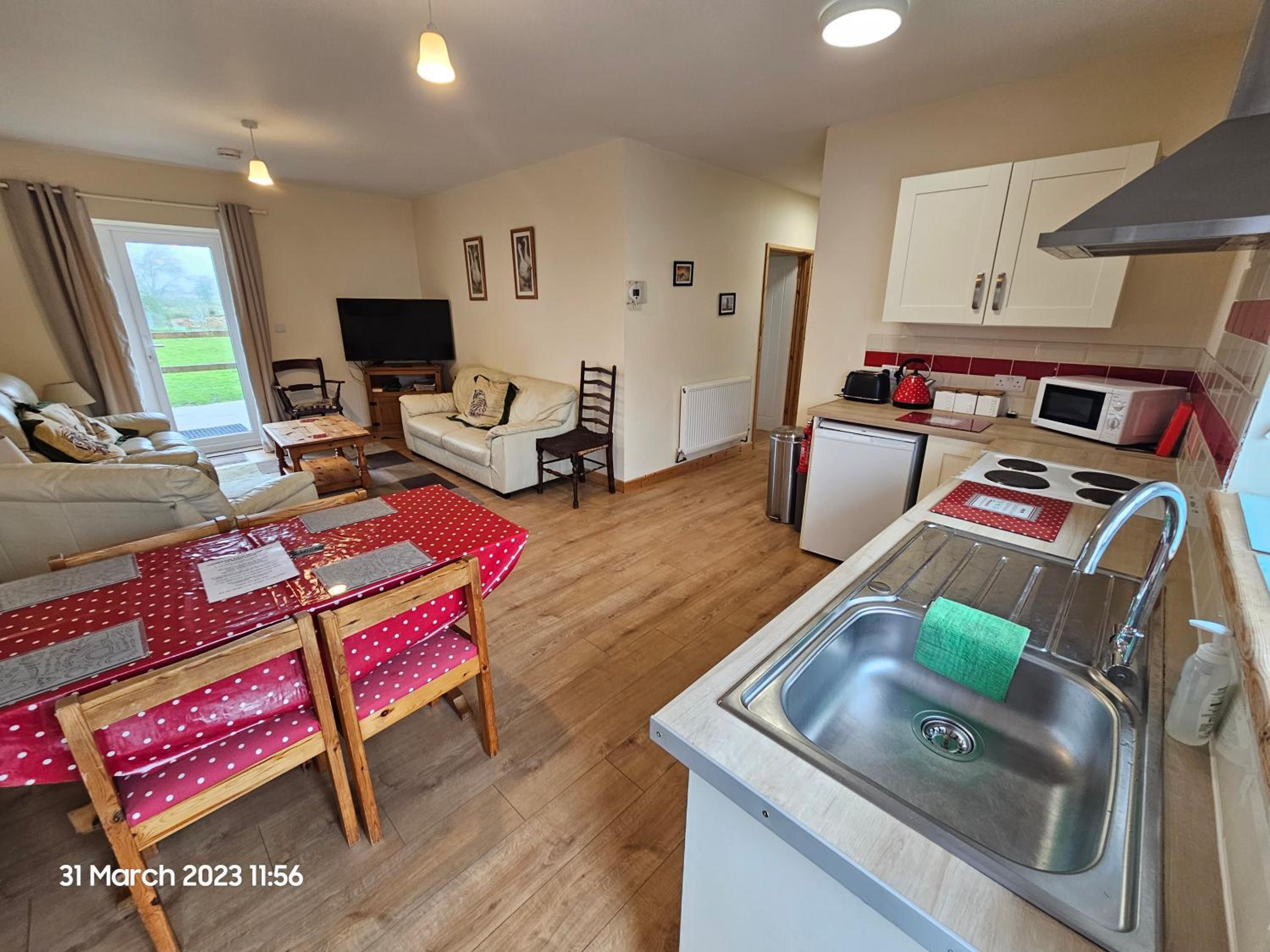Three-Bedroom Cottage photo 2