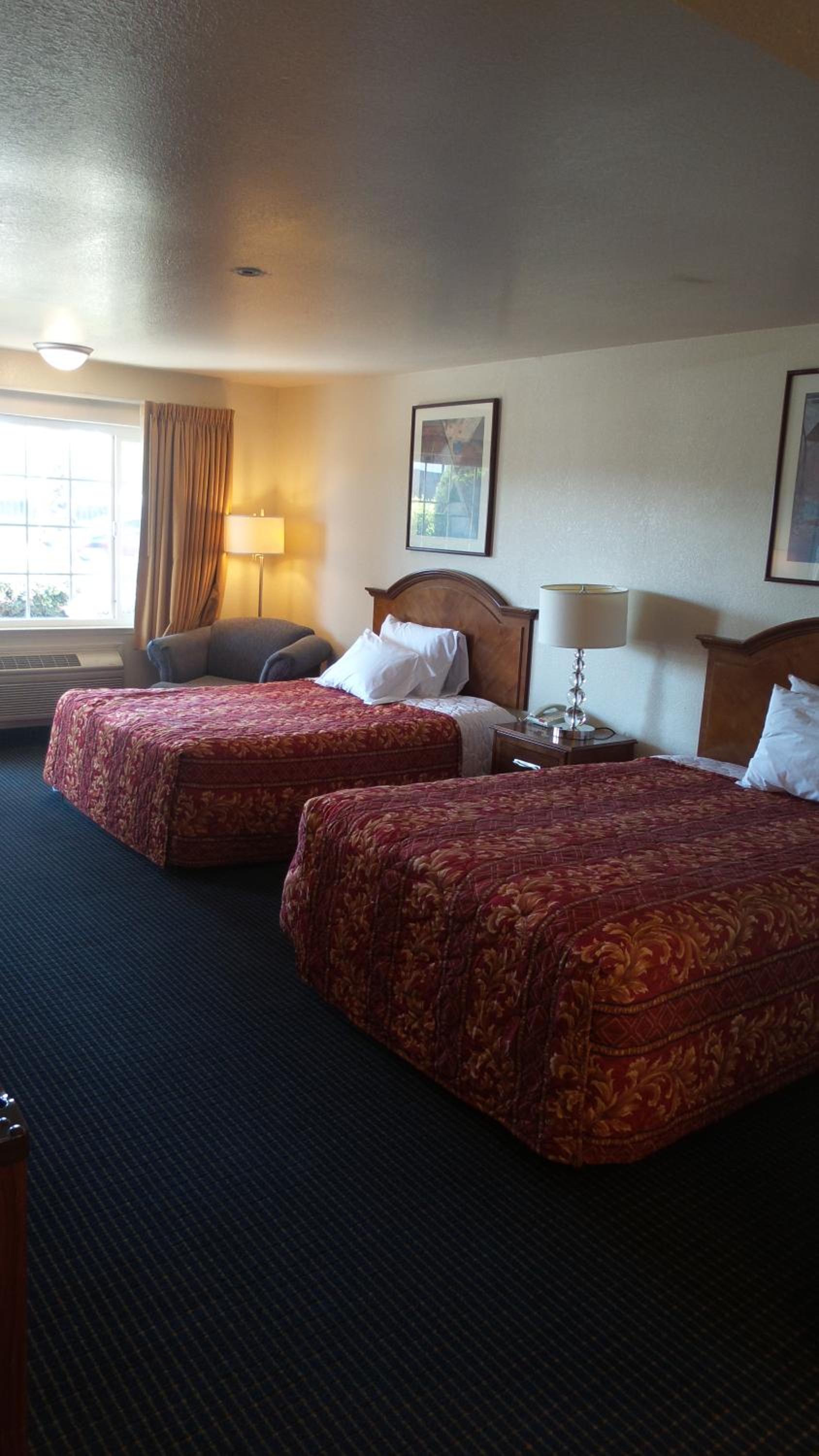Queen Room with Two Queen Beds - Photo 1