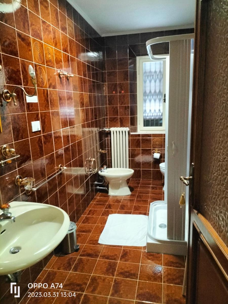 Double or Twin Room with Private Bathroom photo 3