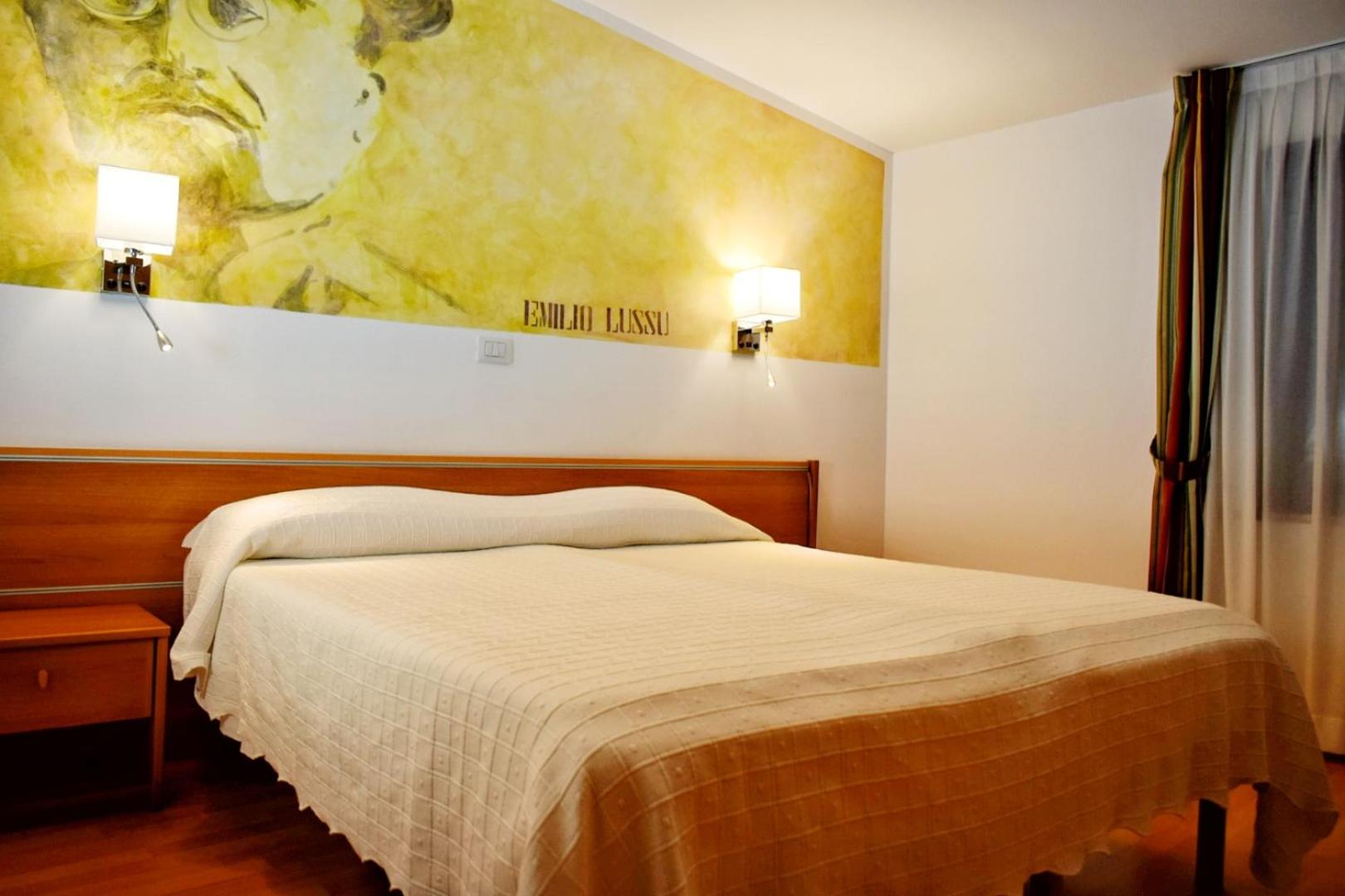 Double or Twin Room with Private Bathroom - Photo 7