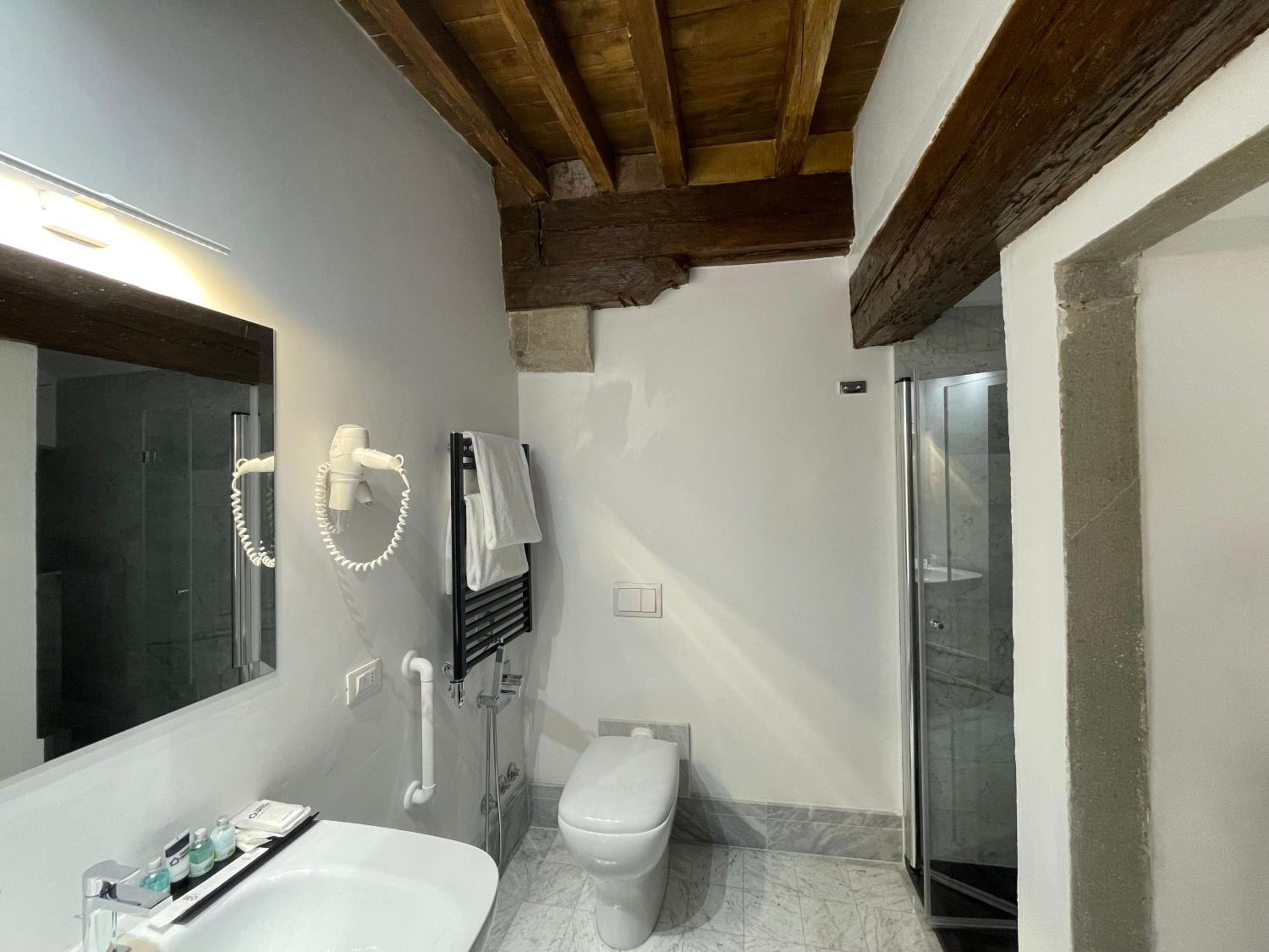 Two Connecting Superior Double Rooms thumbnail 6