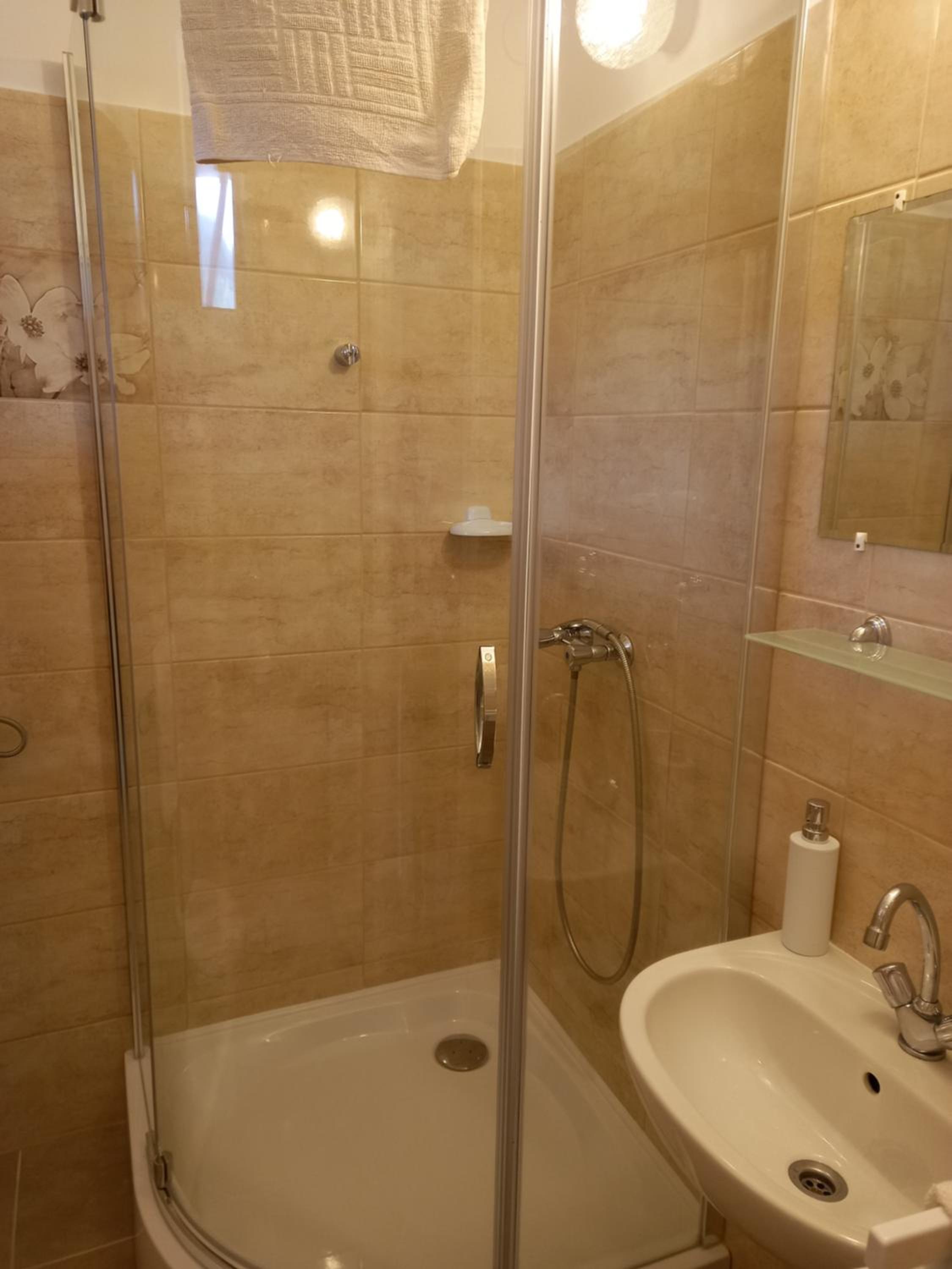 Triple Room with Shower - Photo 8