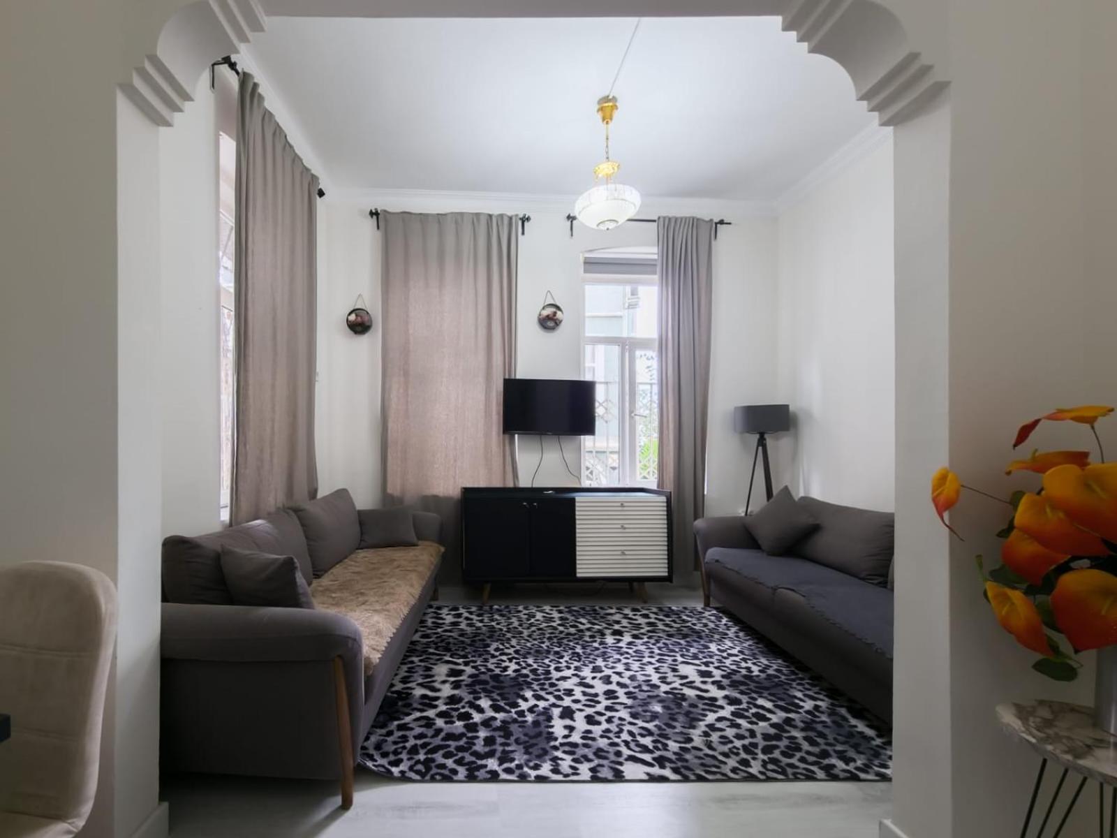 One-Bedroom Apartment photo 1