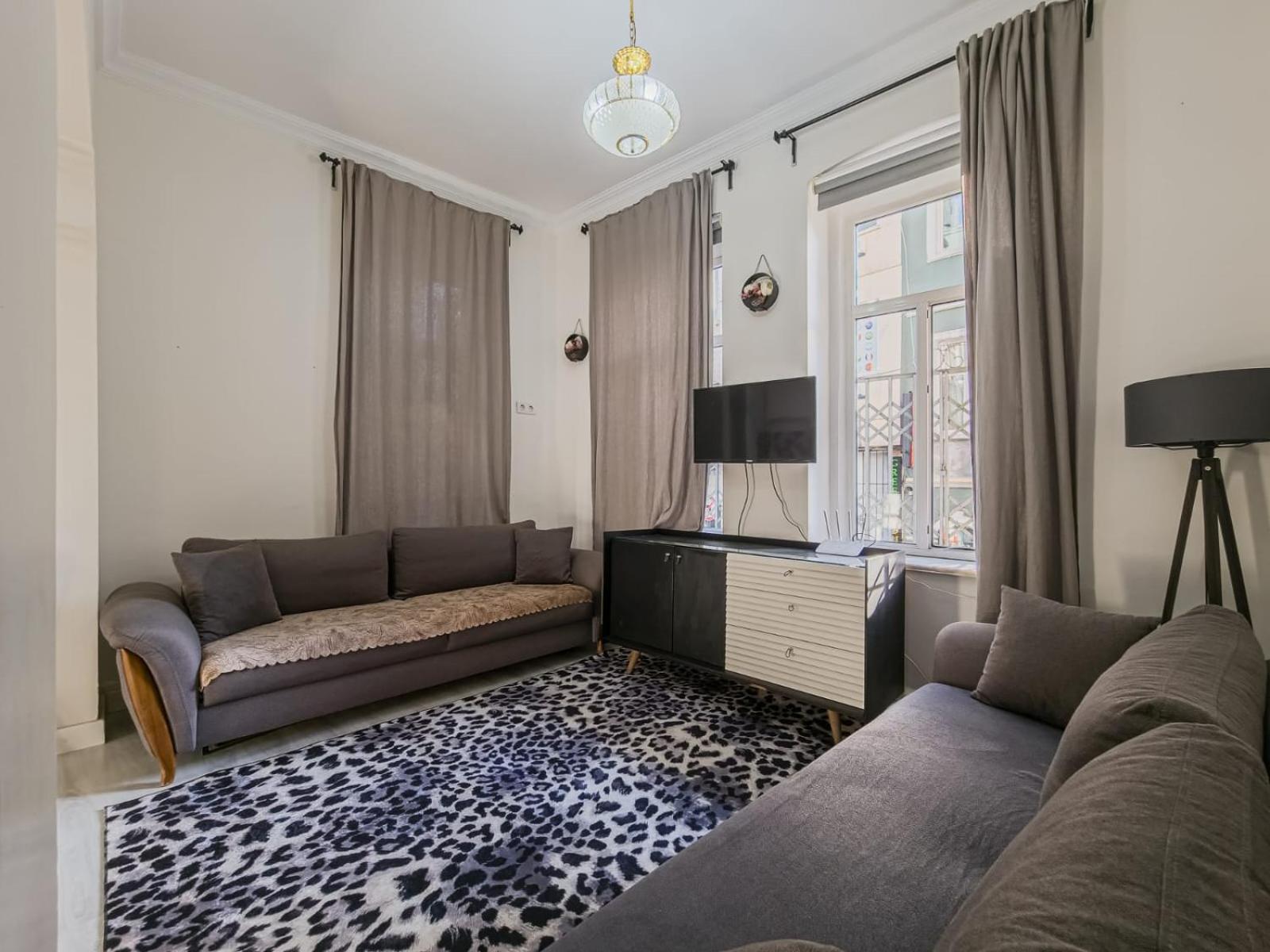 One-Bedroom Apartment photo 2
