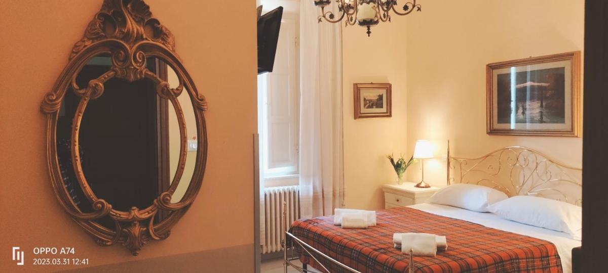 Double or Twin Room with Private Bathroom photo 2