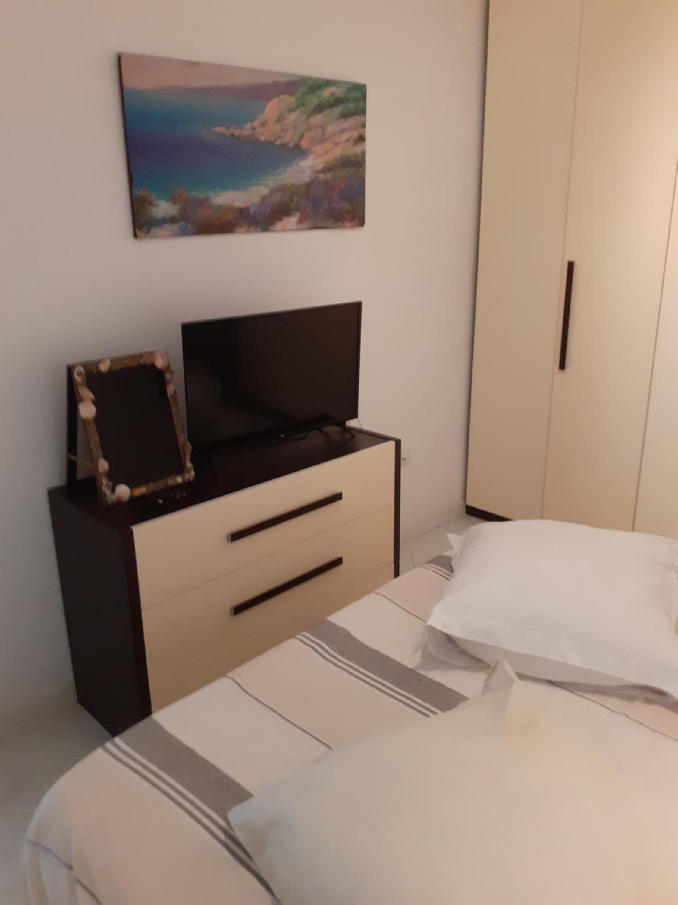 One-Bedroom House photo 1