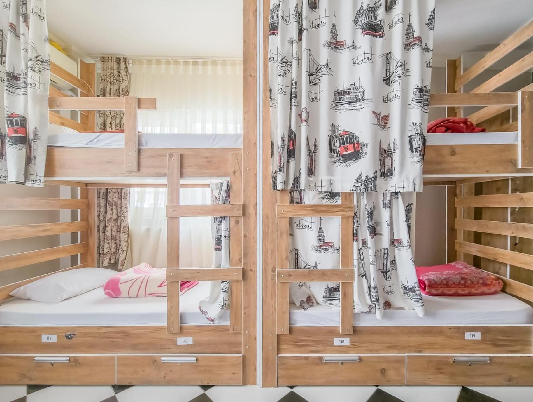 Bed in 8-Bed Mixed Dormitory Room photo 1