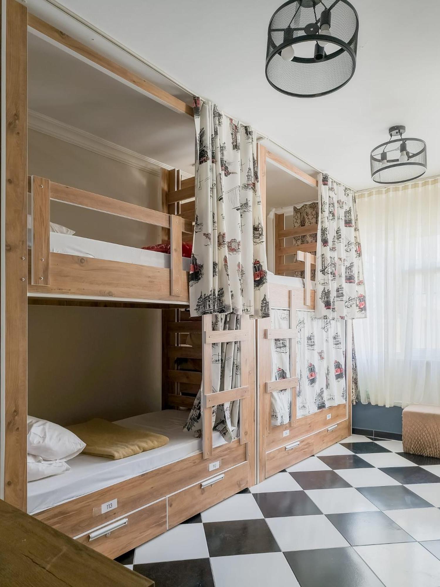 Bed in 8-Bed Mixed Dormitory Room photo 3