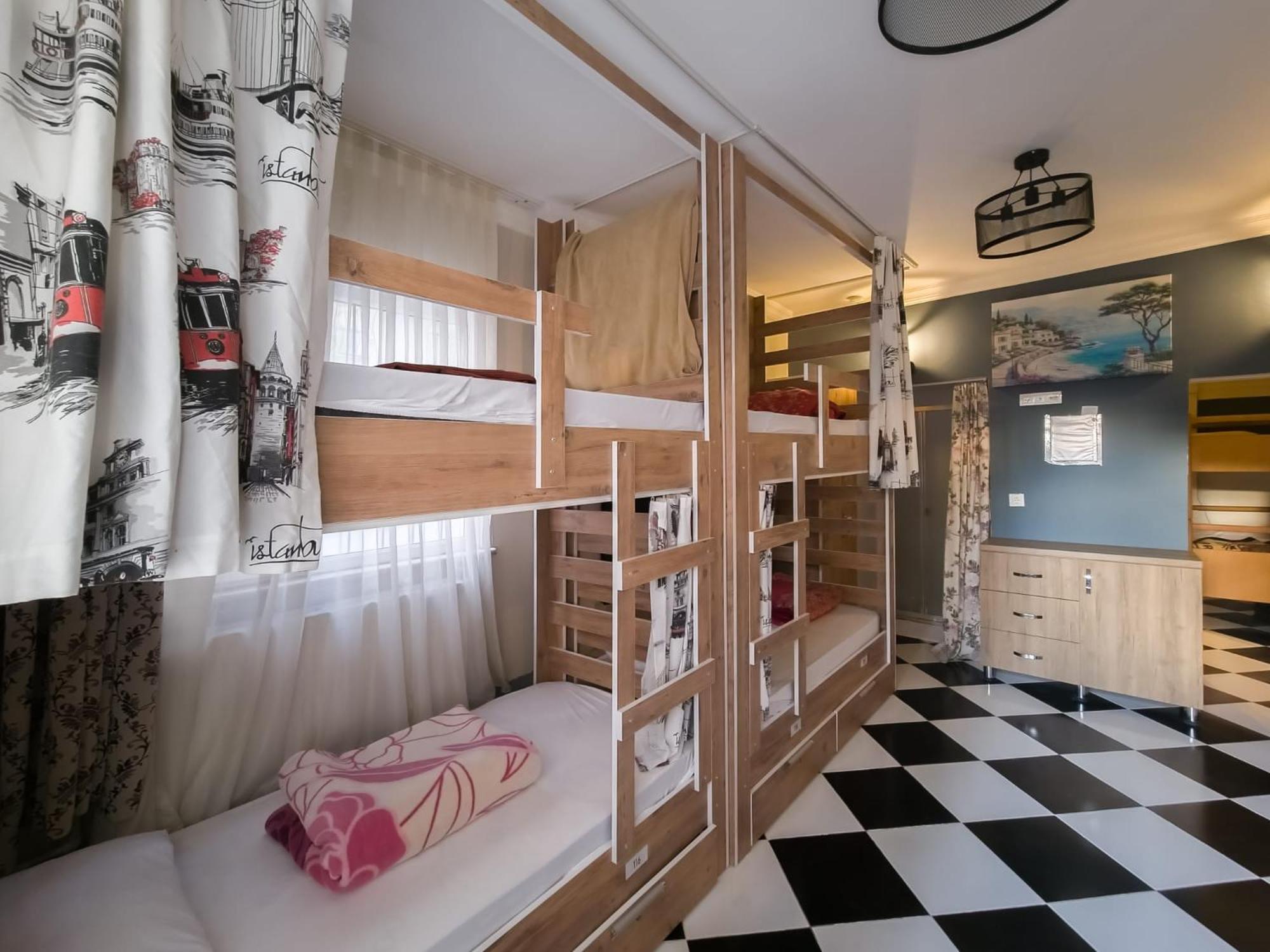 Bed in 8-Bed Mixed Dormitory Room photo 3