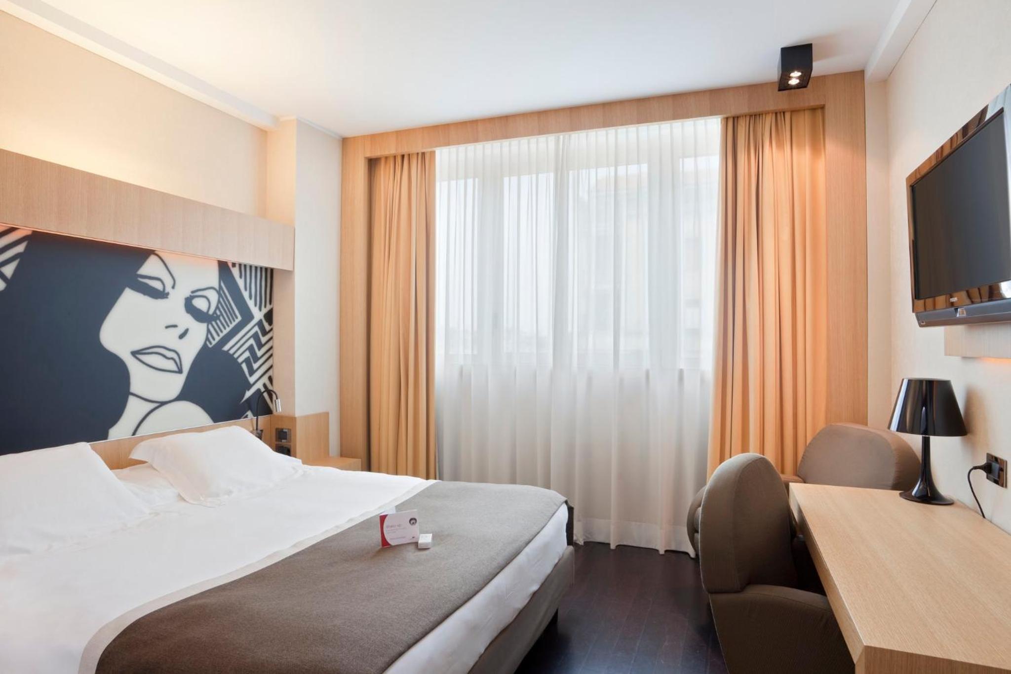 Standard Room thumbnail 6
