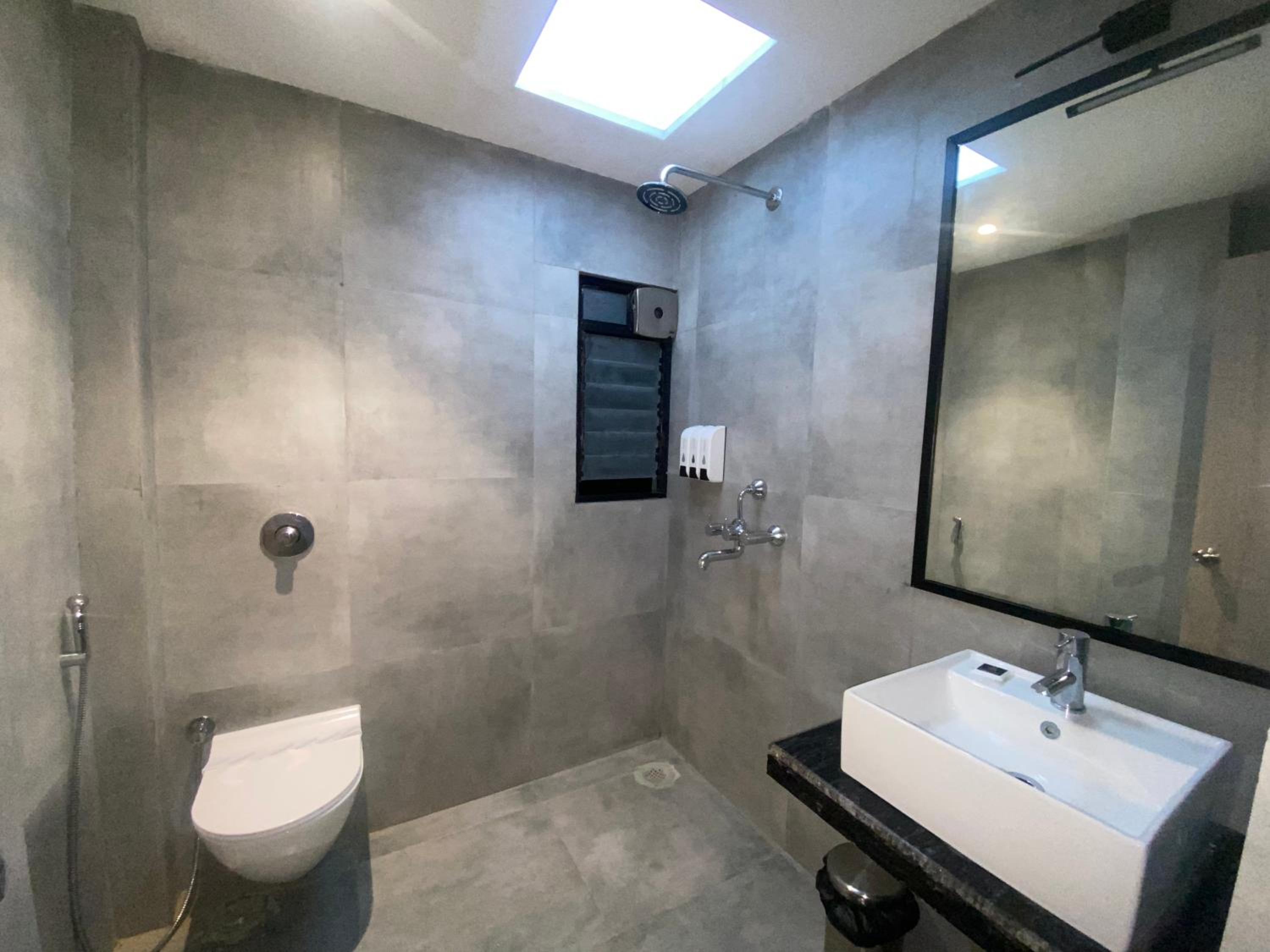 Executive Suite - Photo 3