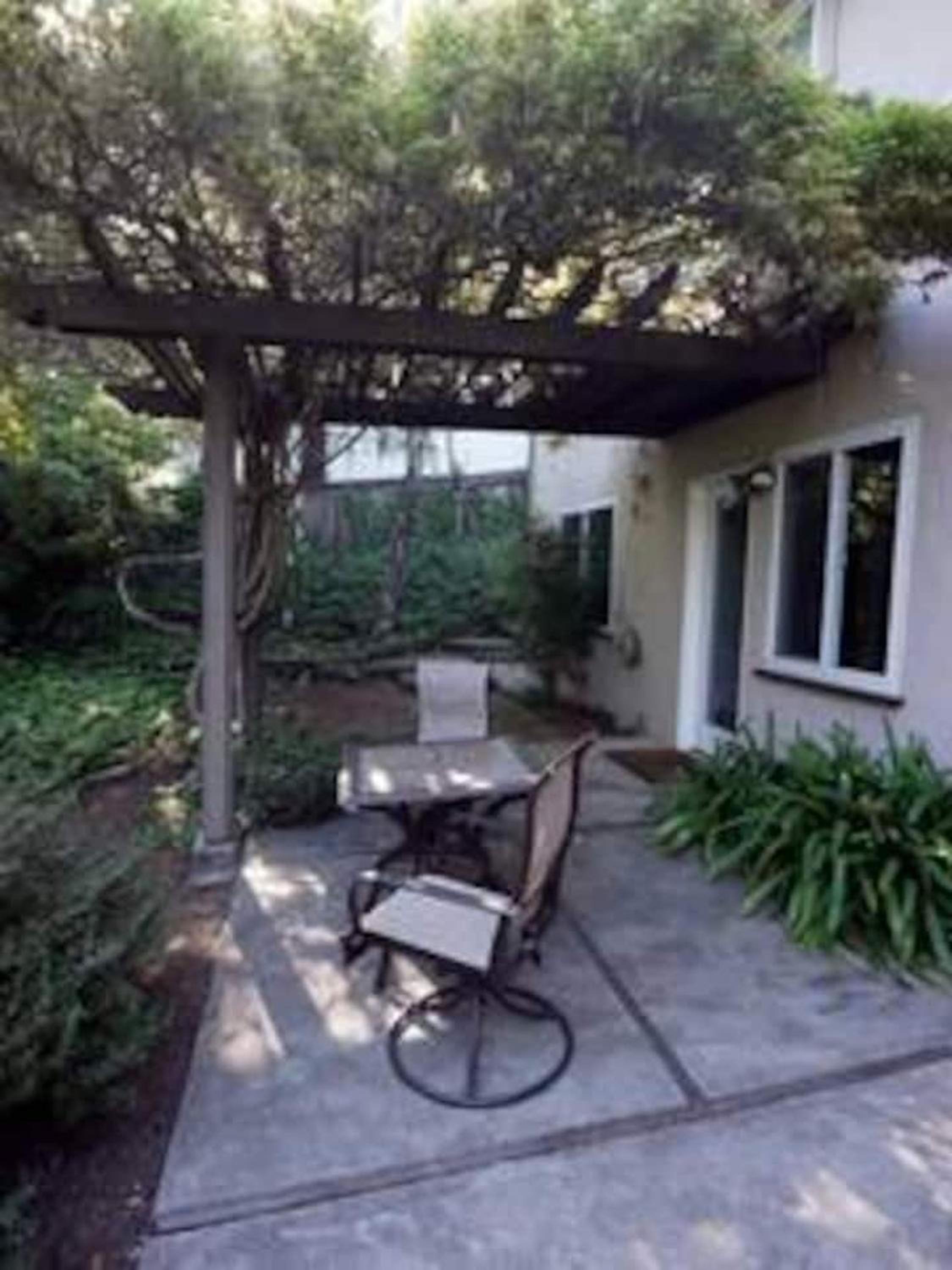 Four-Bedroom House photo 3
