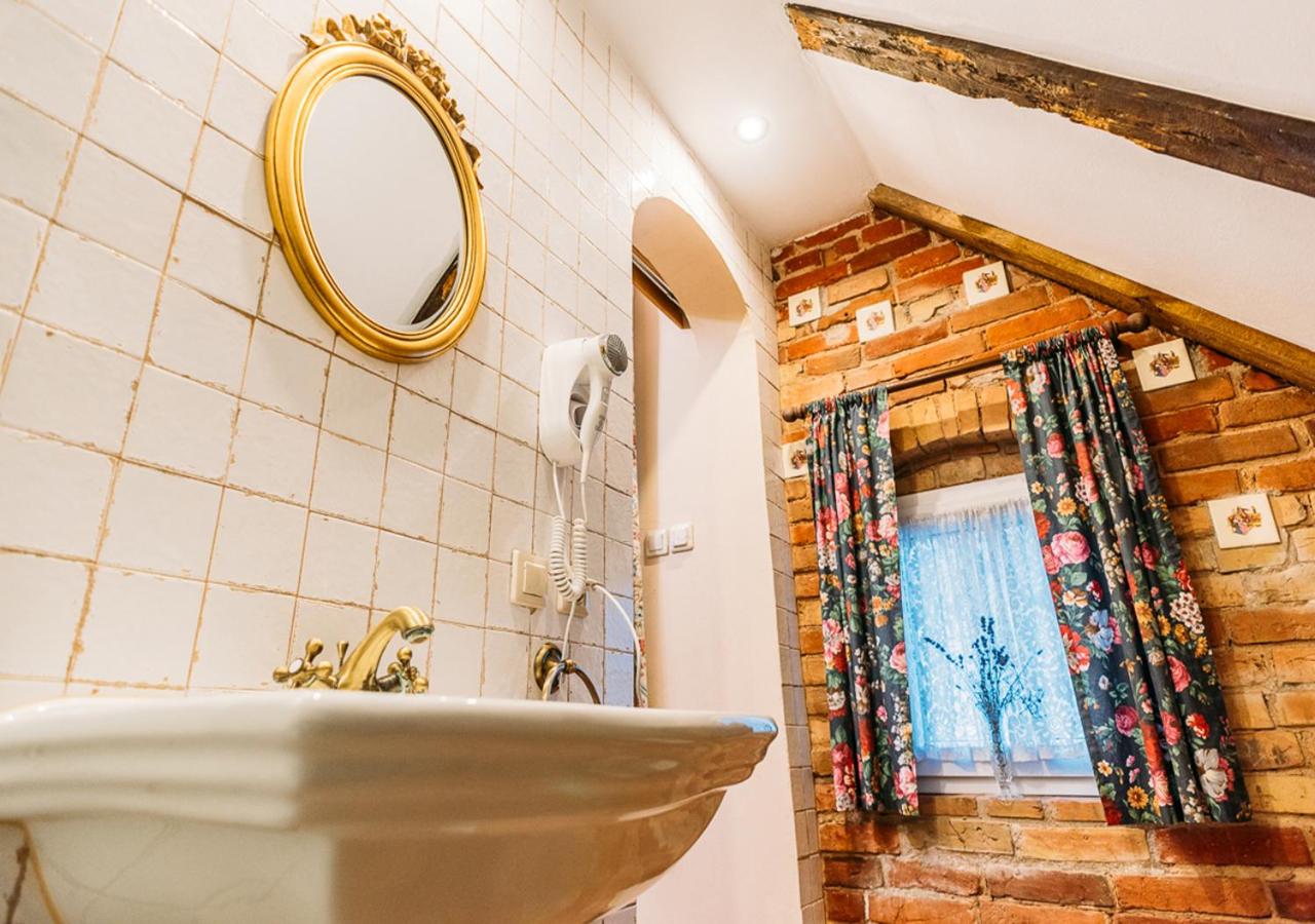 Twin Room with Private Bathroom photo 2