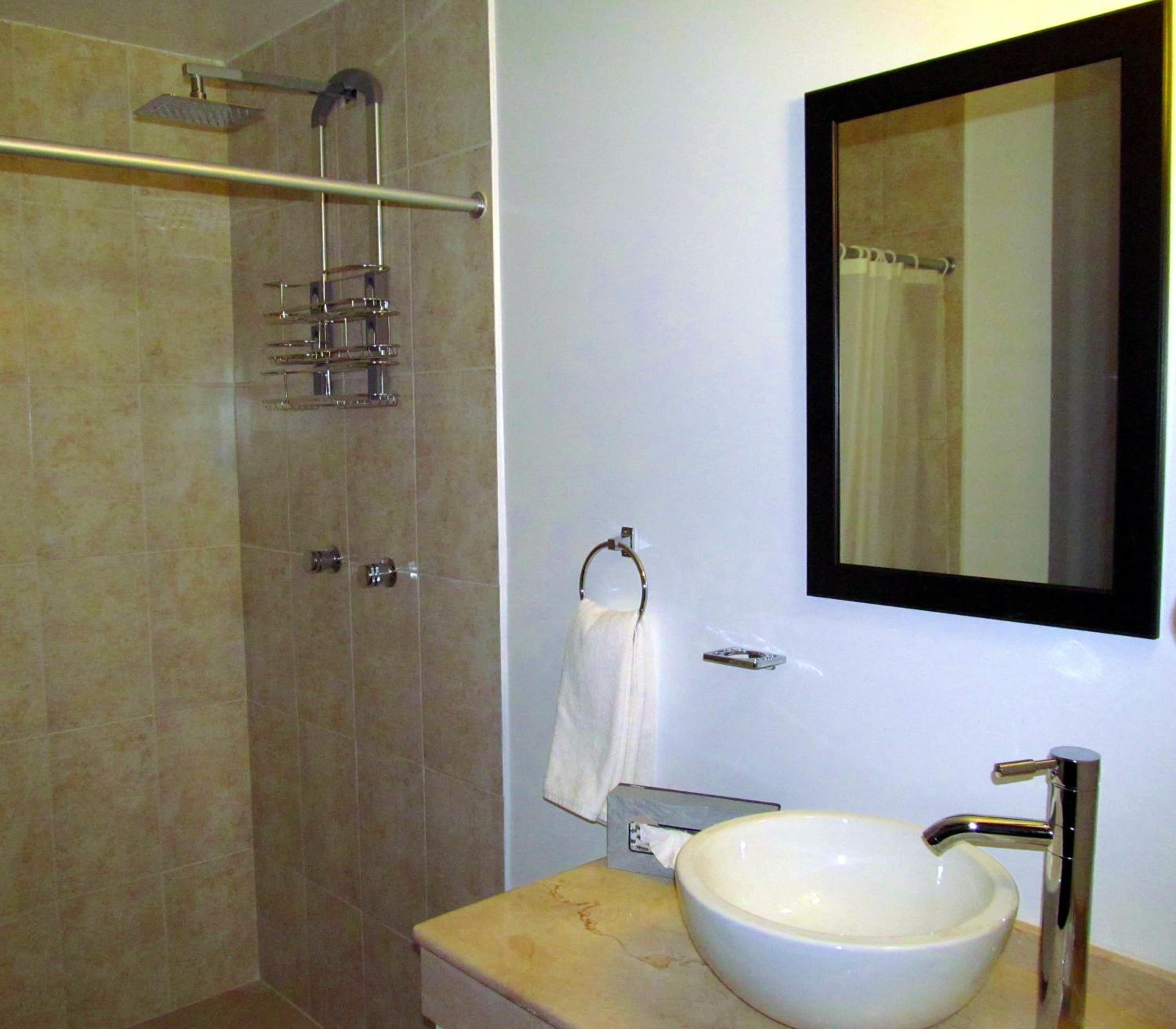 Executive Suite with 1 Kingsize Bed - Photo 2