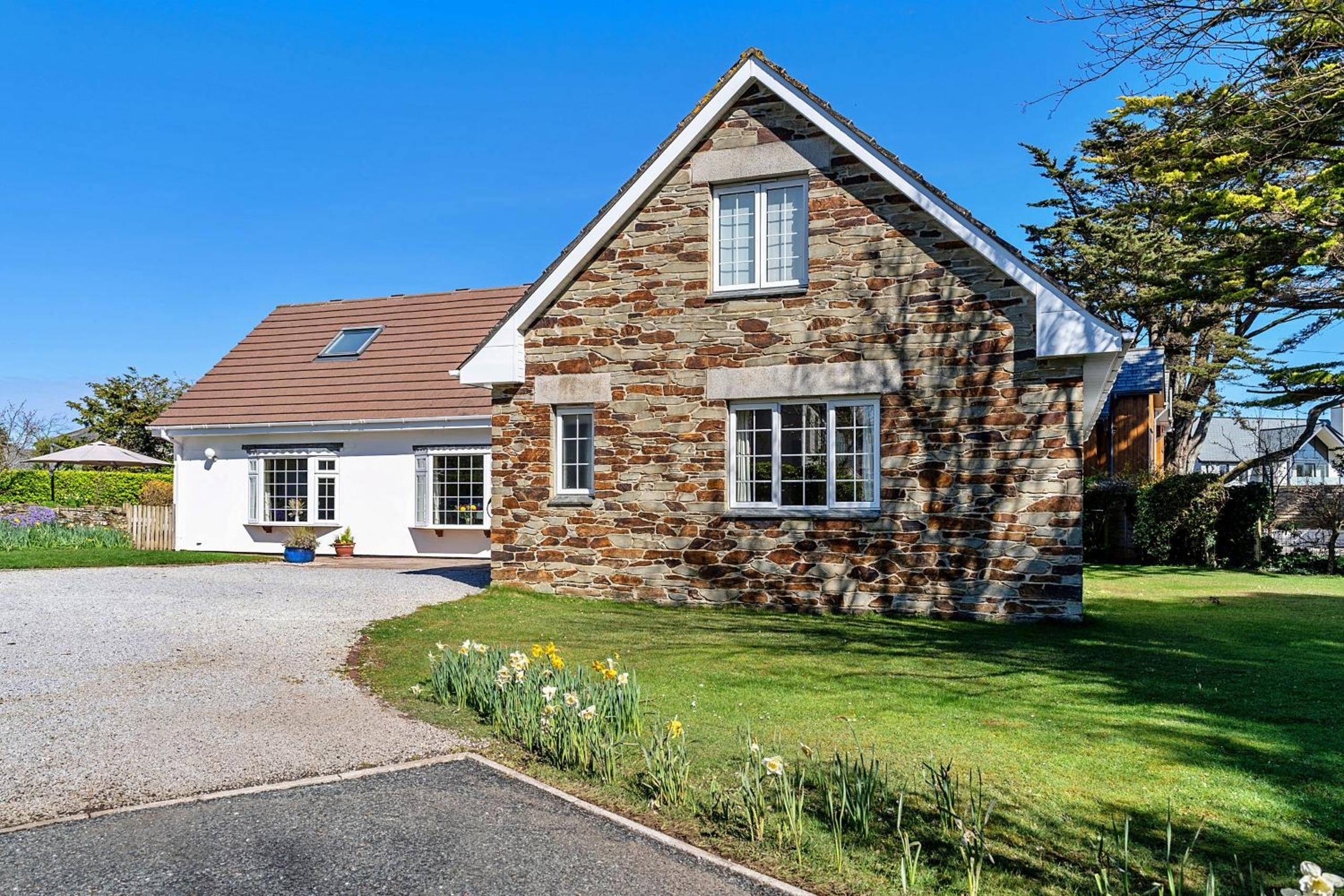 Four-Bedroom House photo 2