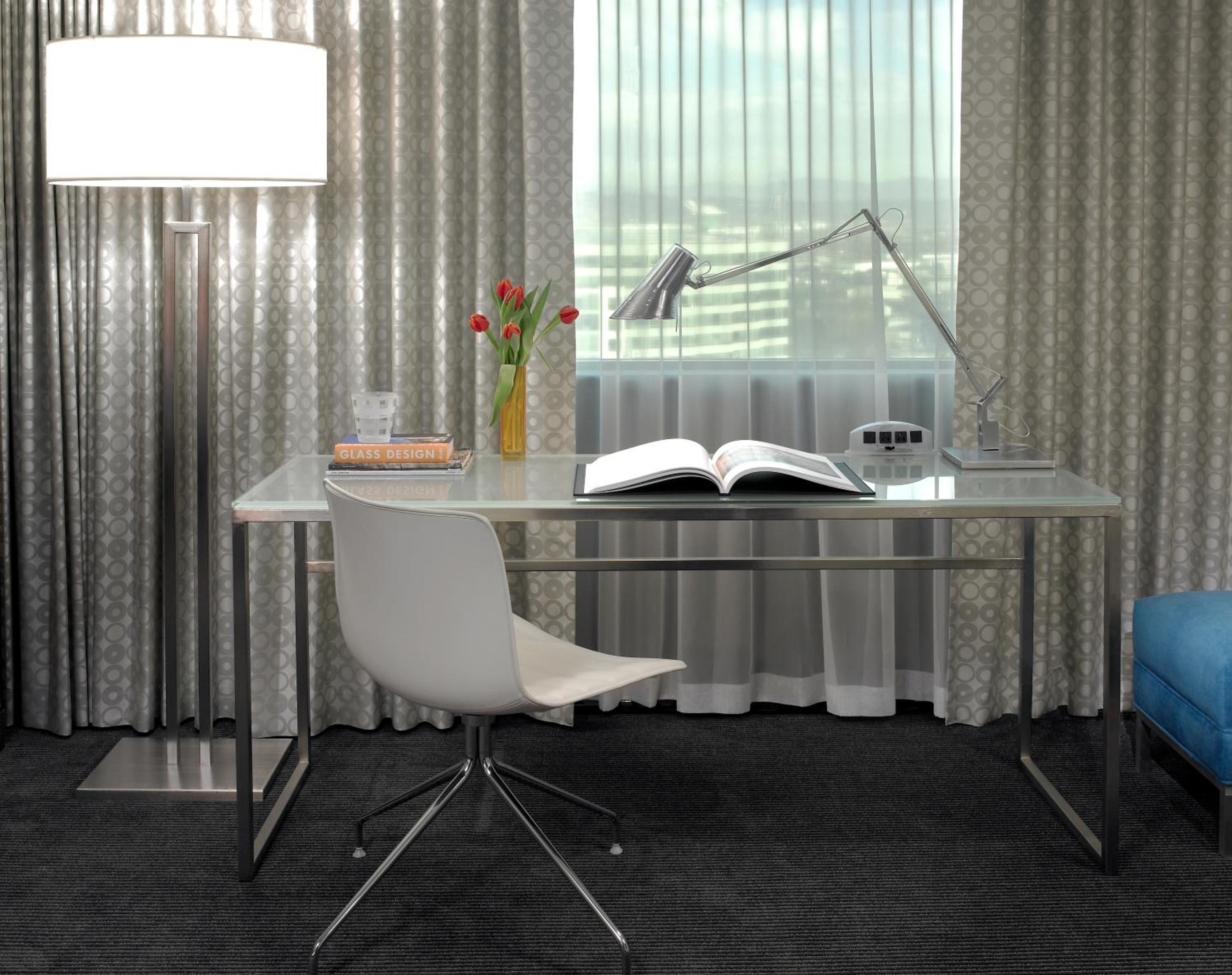 Deluxe King Room - Photo 2