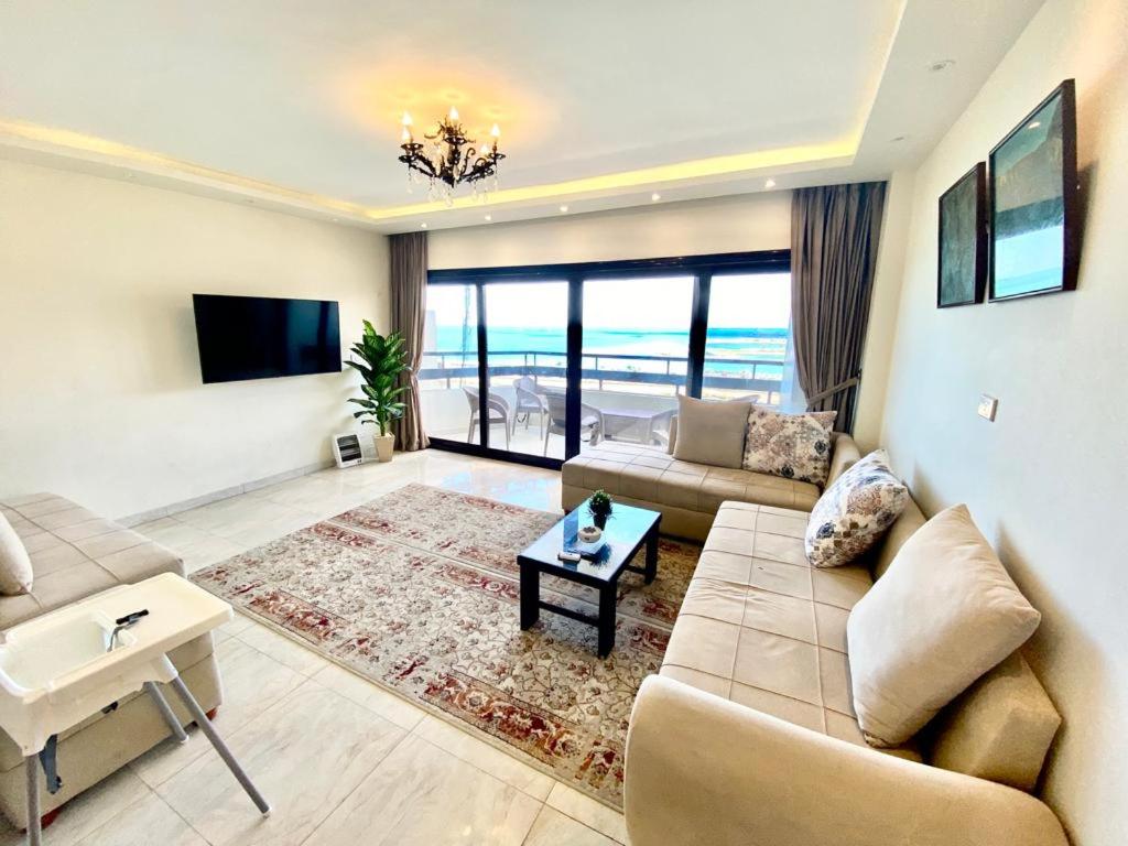 Two-Bedroom Apartment with Terrace and Sea View photo 2