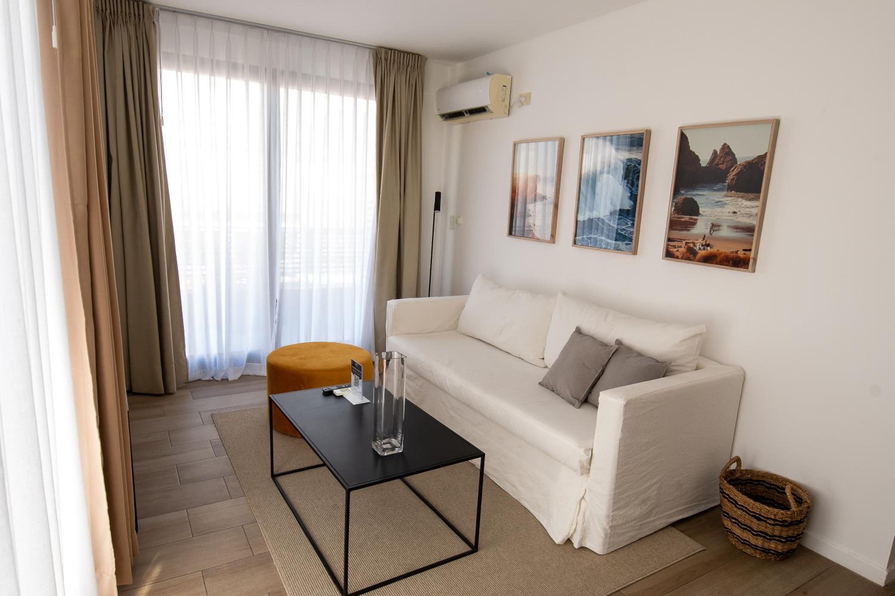 One-Bedroom Apartment photo 2