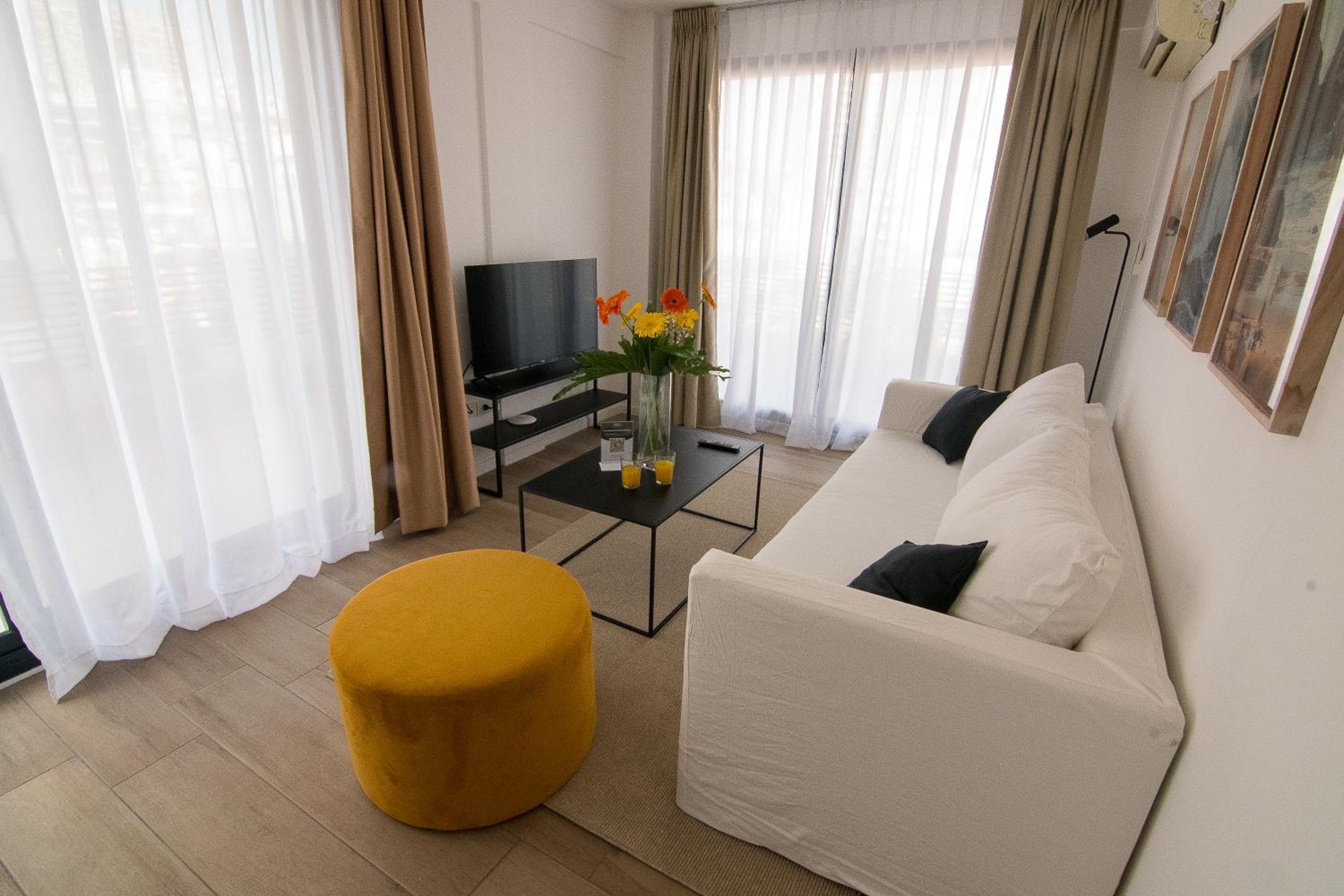 One-Bedroom Apartment photo 3