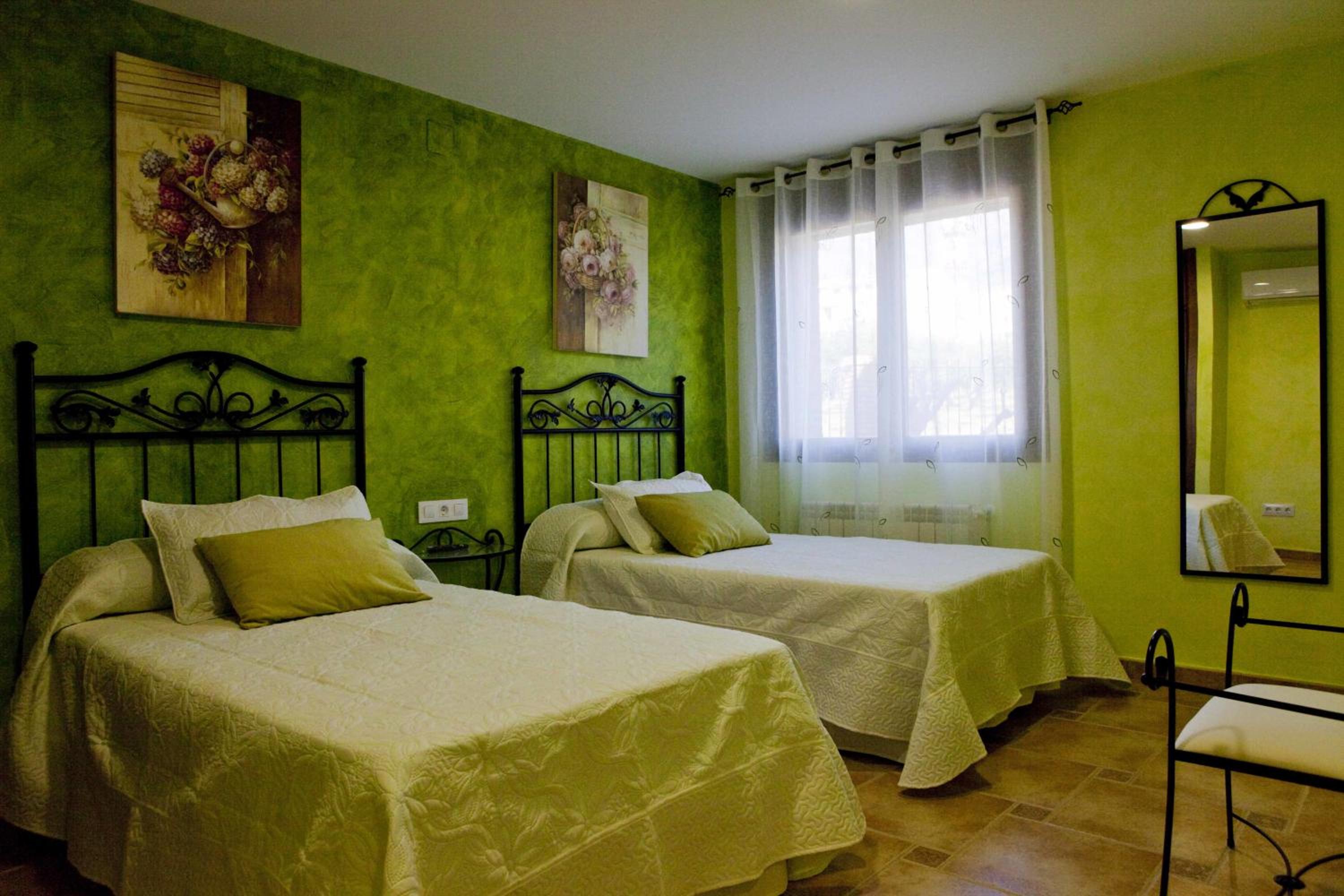 Twin Room - Disability Access - Photo 1