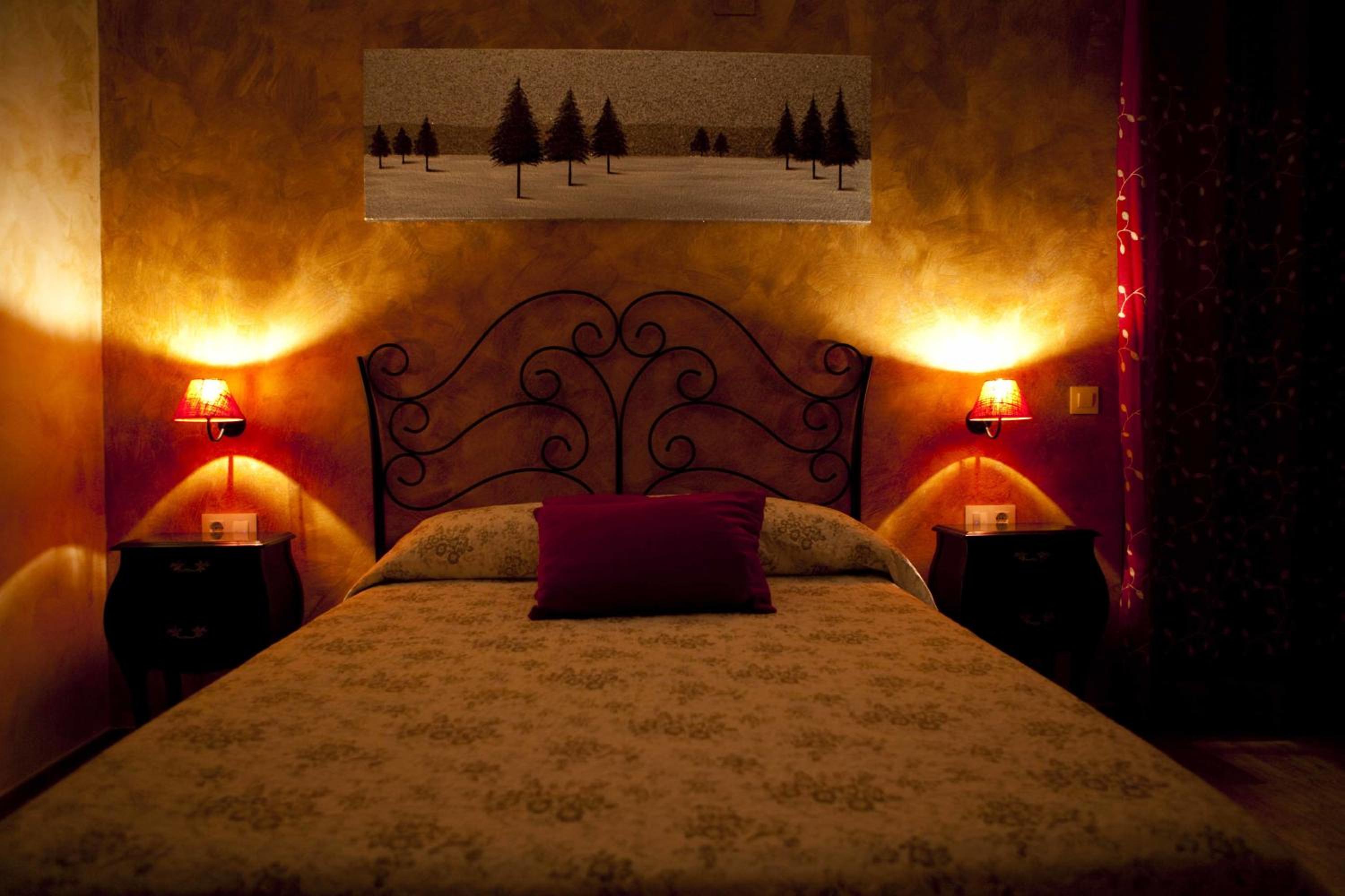 Double Room with Balcony - Photo 2