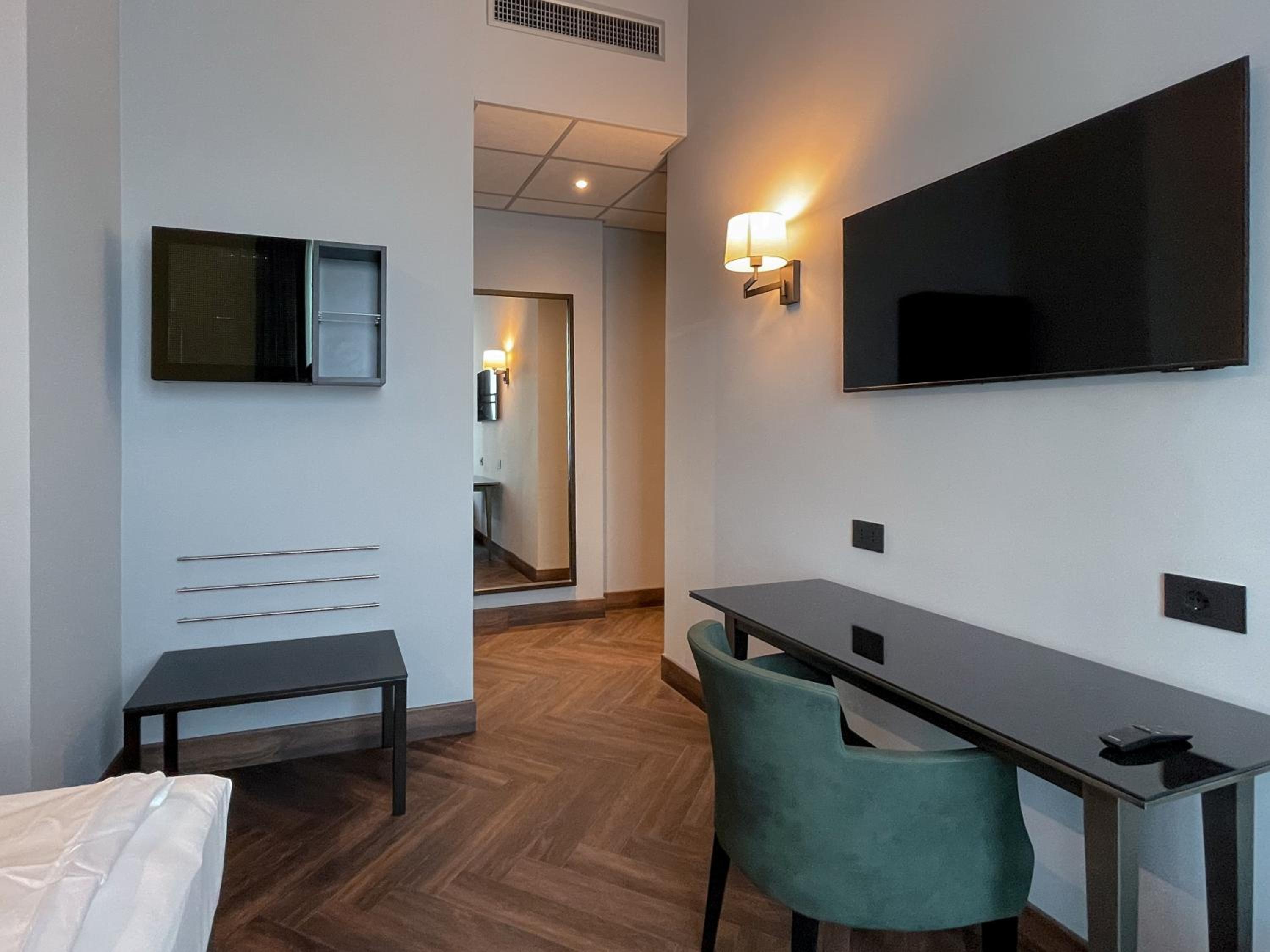 Suite - Photo 6