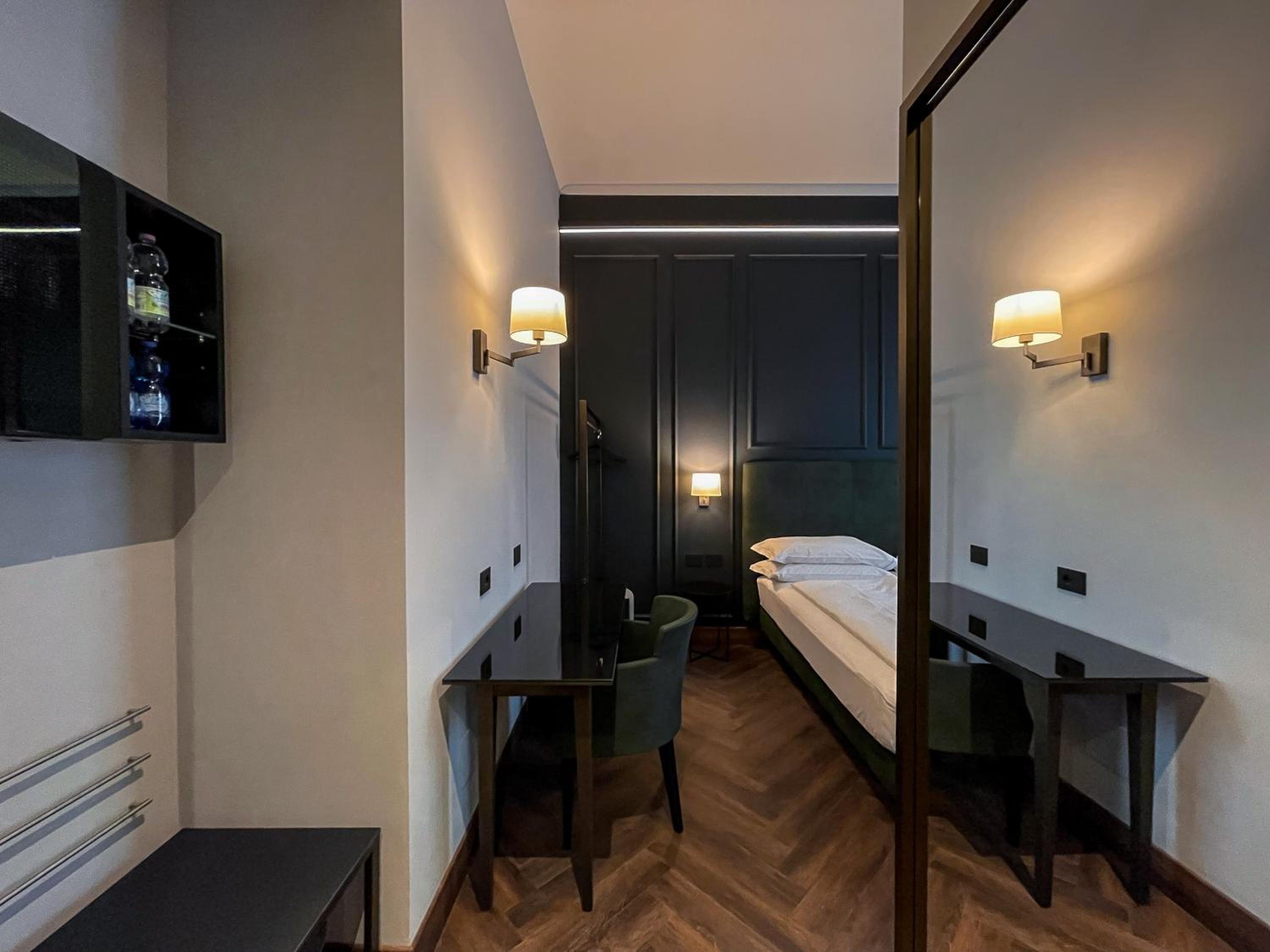 Deluxe Double or Twin Room - Photo 18