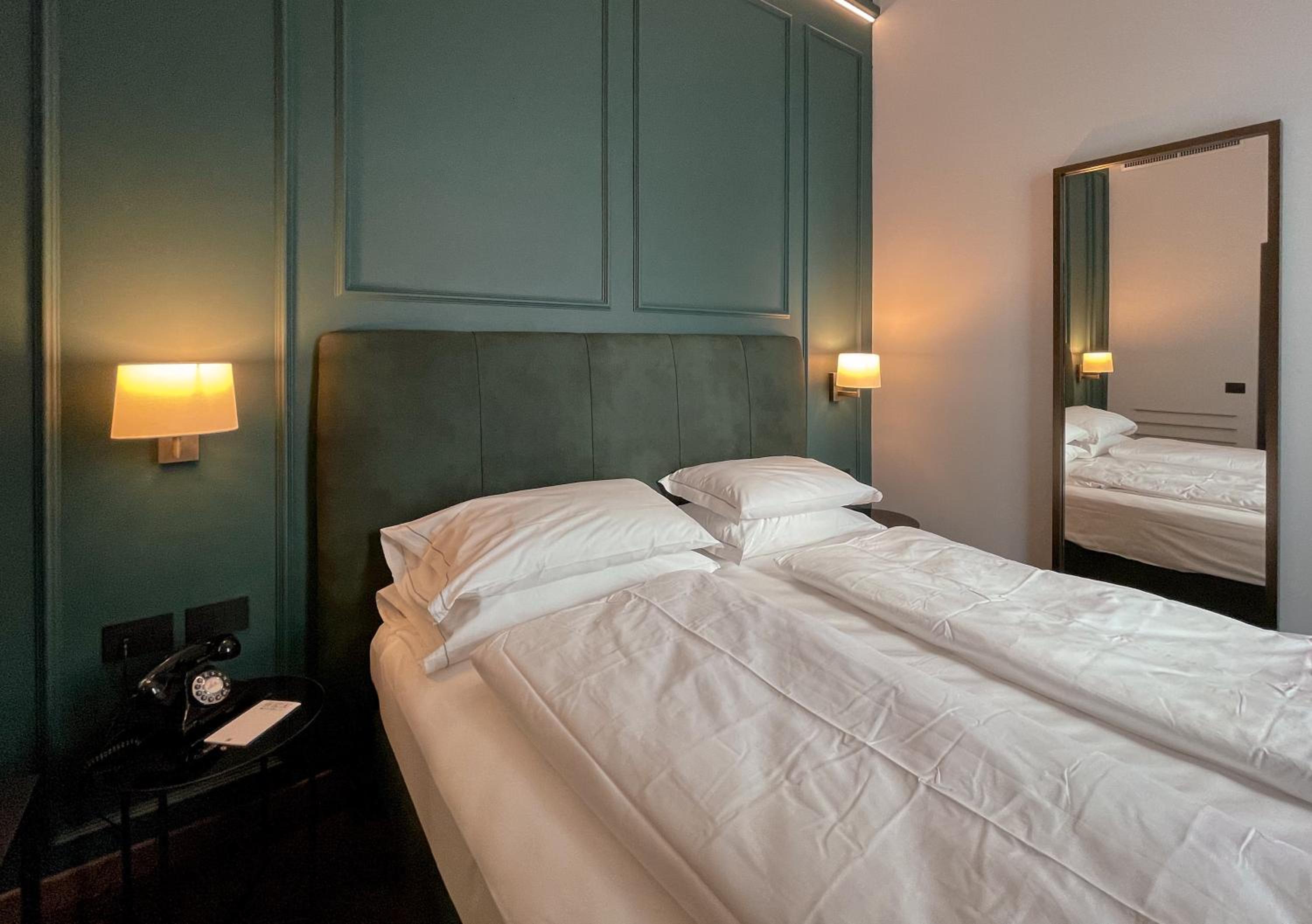 Deluxe Double or Twin Room - Photo 6