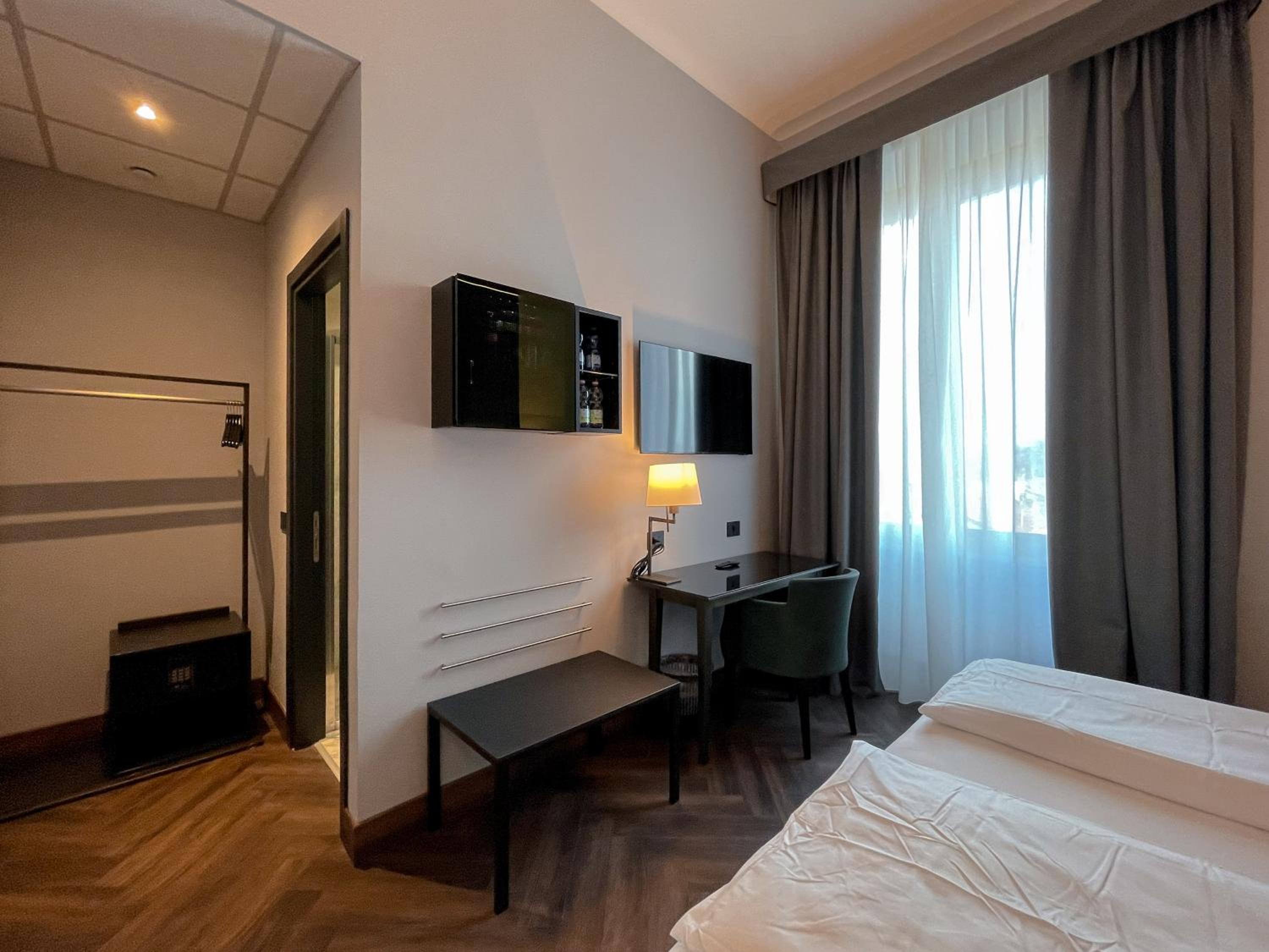 Suite - Photo 7