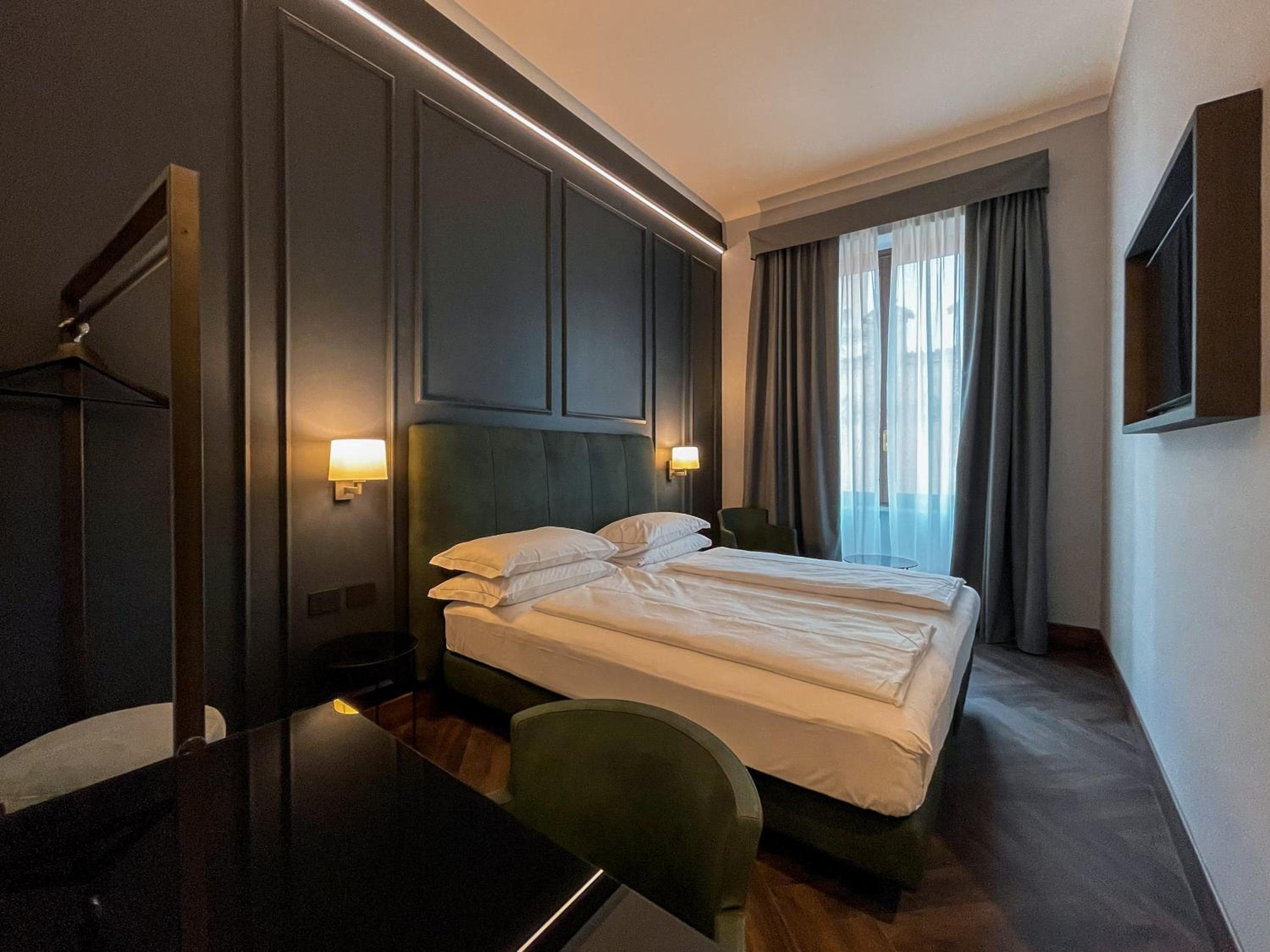 Deluxe Double or Twin Room - Photo 1