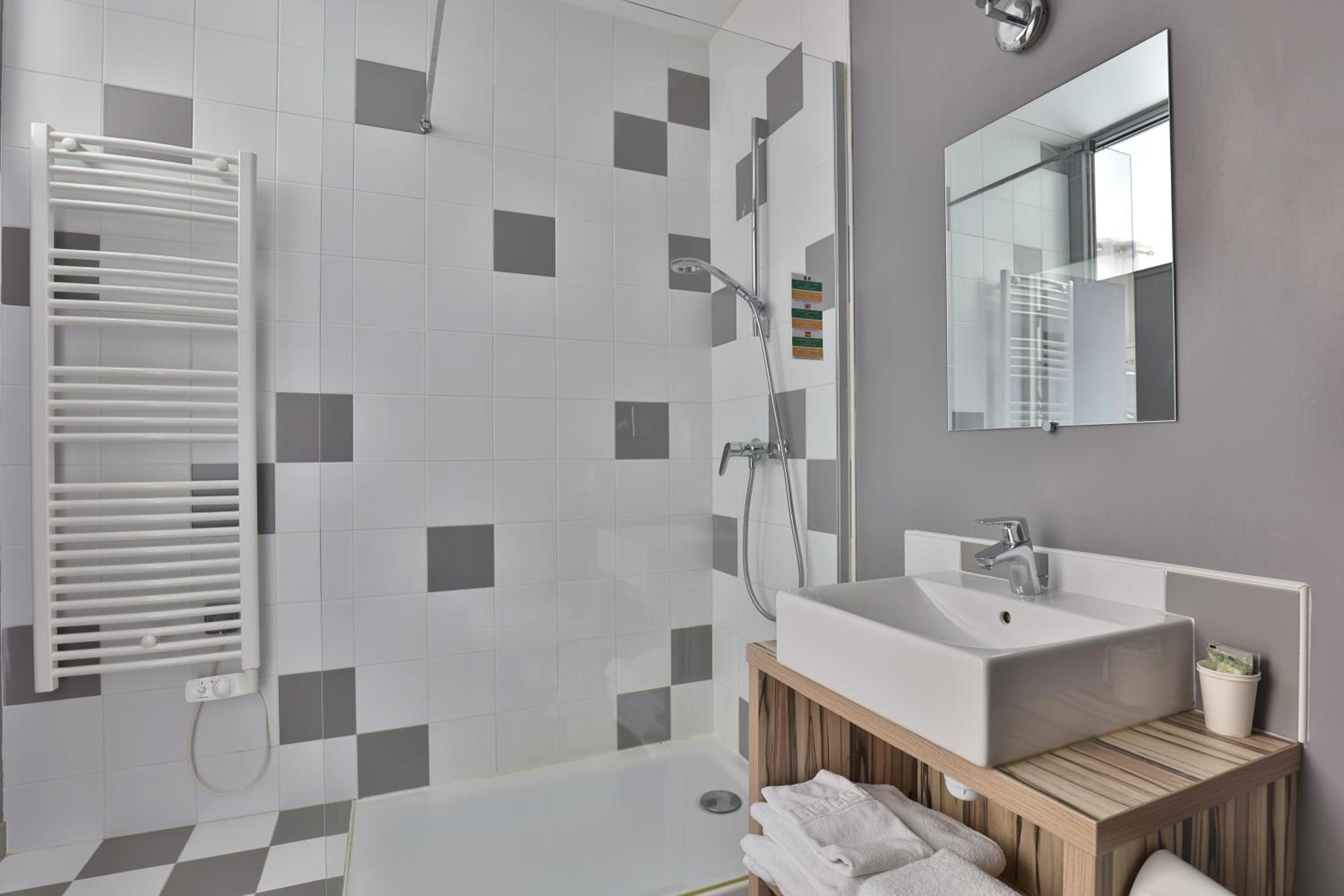 Twin Room - Photo 4
