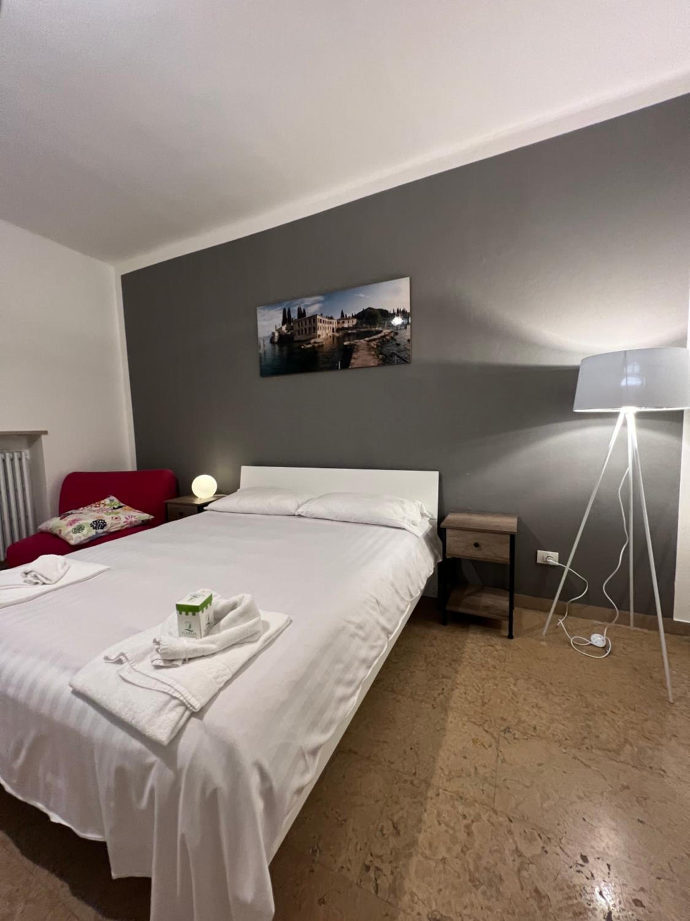 Quadruple Room with Private Bathroom - Photo 16