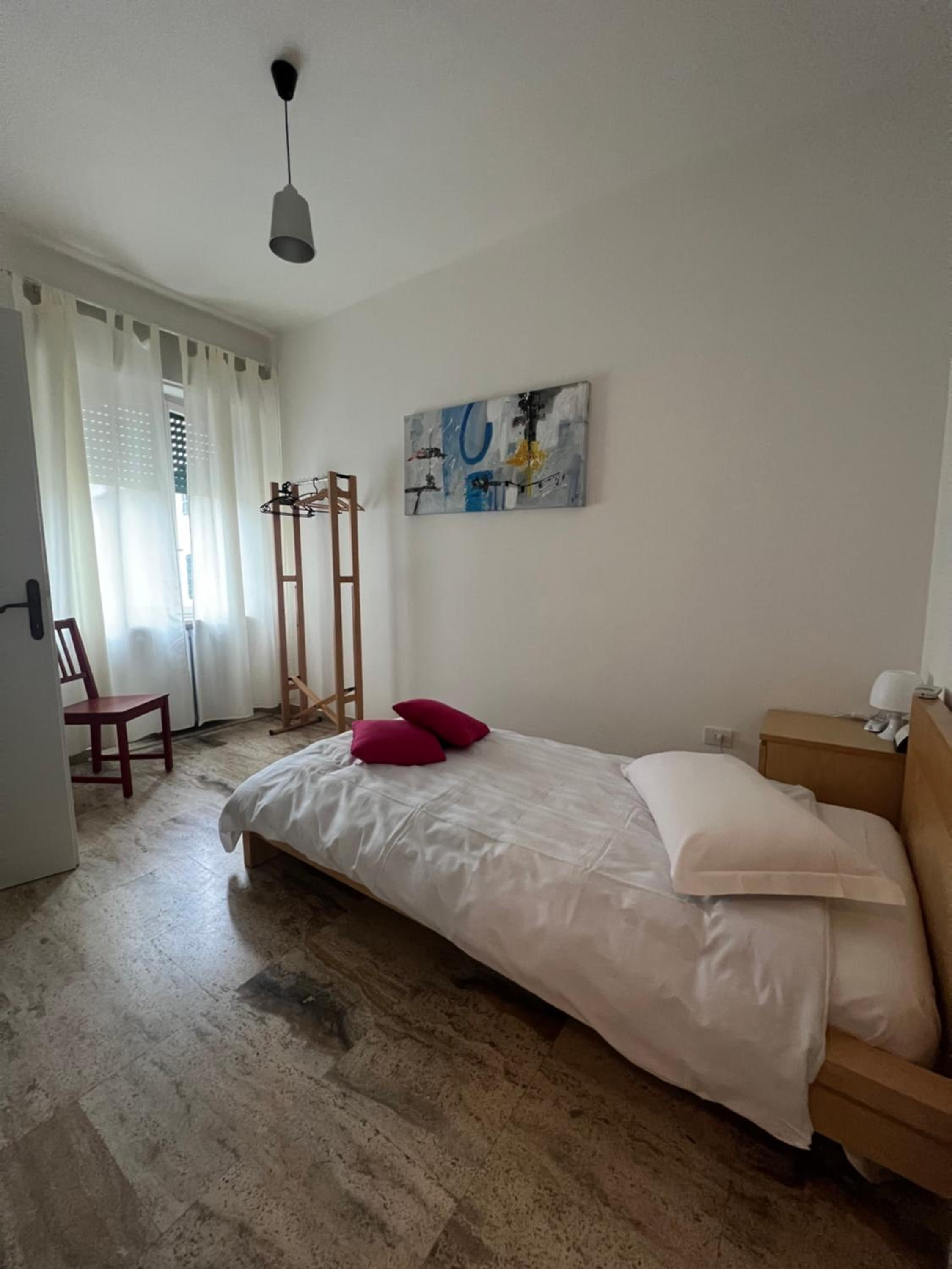 Single Room with Private Bathroom photo 2