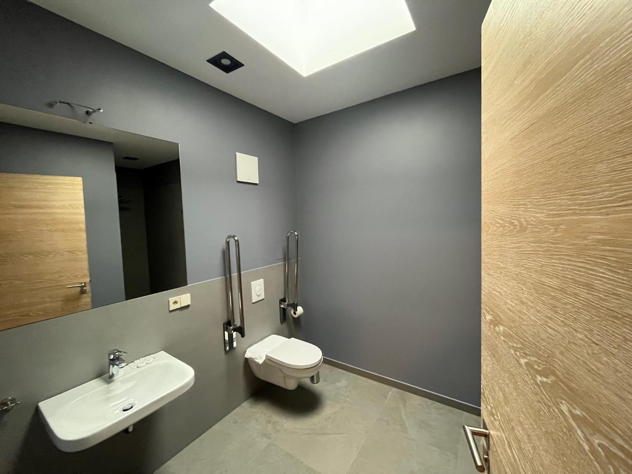 Double or Twin Room - Disability Access photo 3