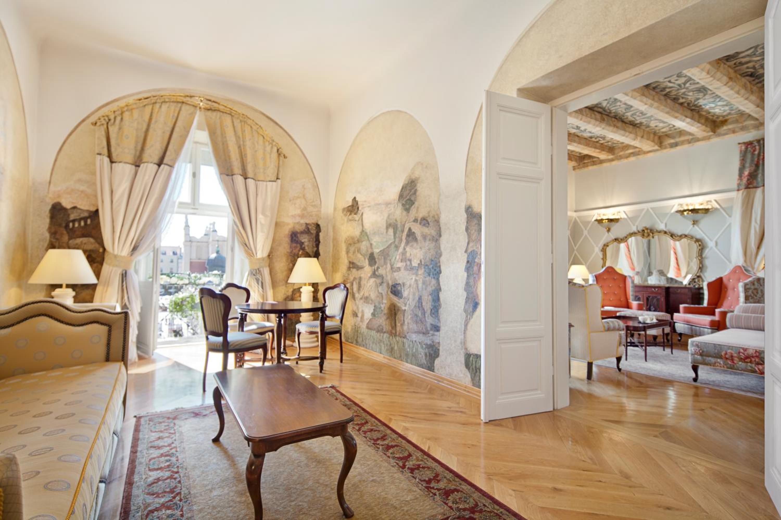 Luxury Suite with Main Market view and balcony