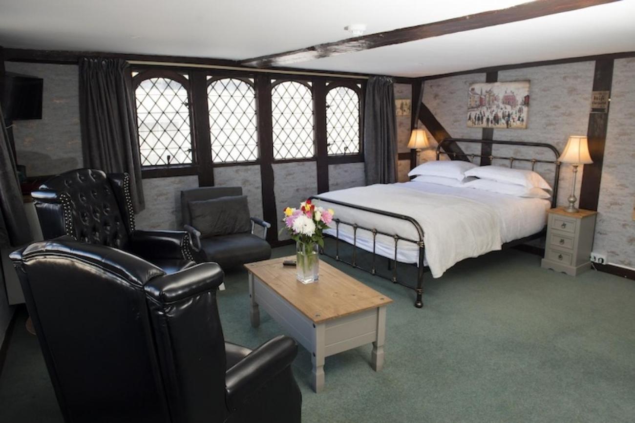 Deluxe Double Room with Bath - Photo 2