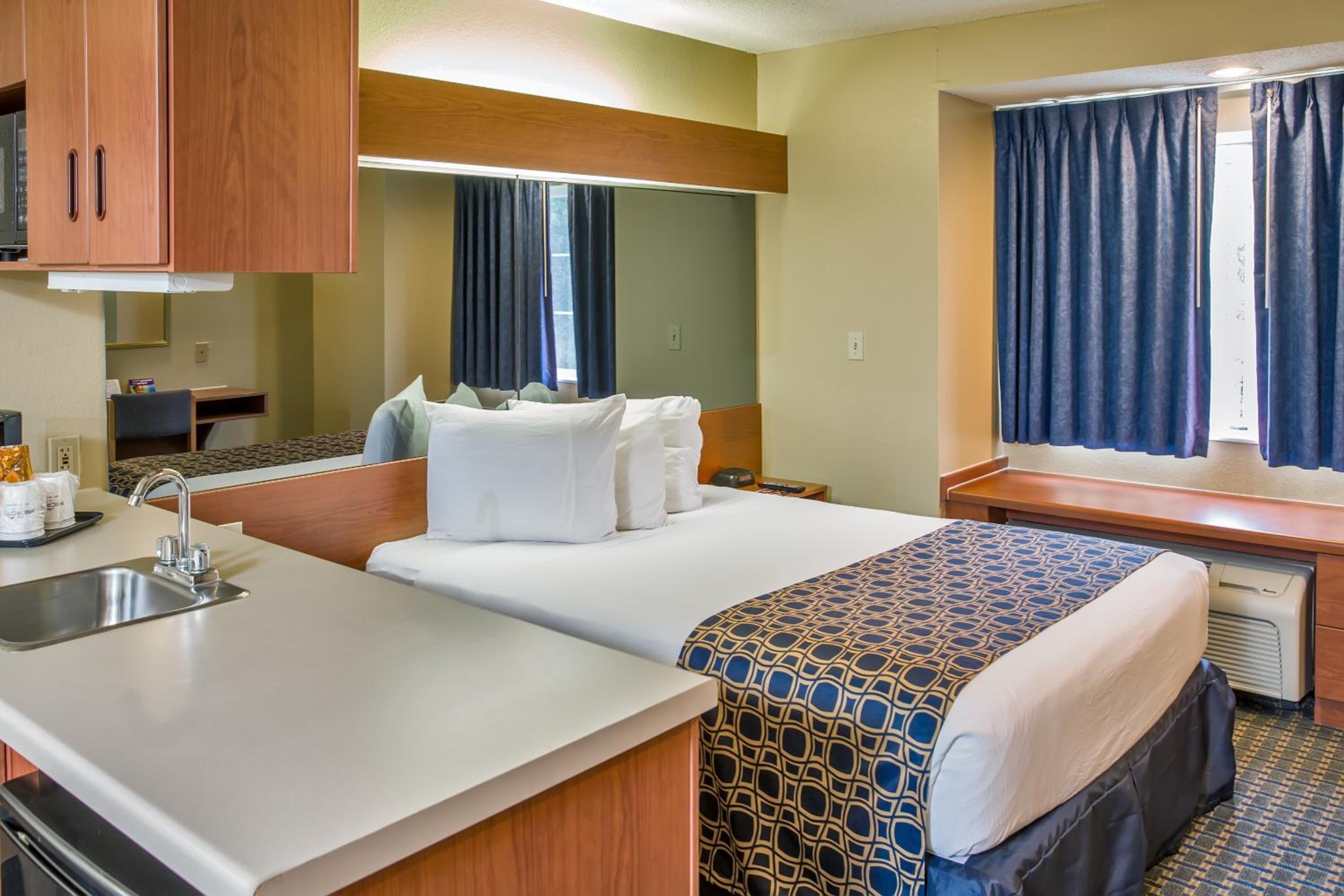 1 Queen Bed, Accessible Studio Suite, Non-Smoking - Photo 1