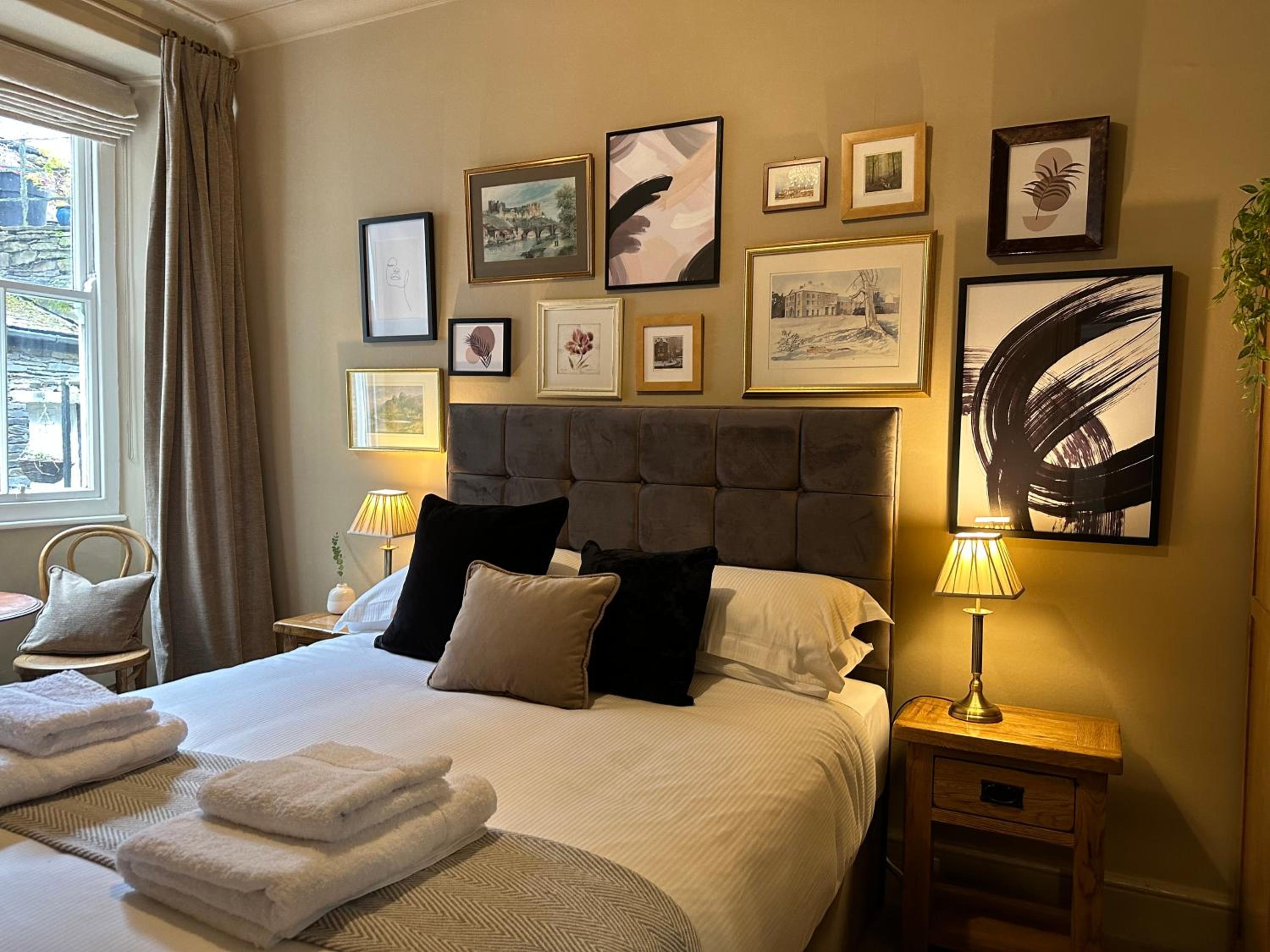 Deluxe King Room Ensuite  photo 2