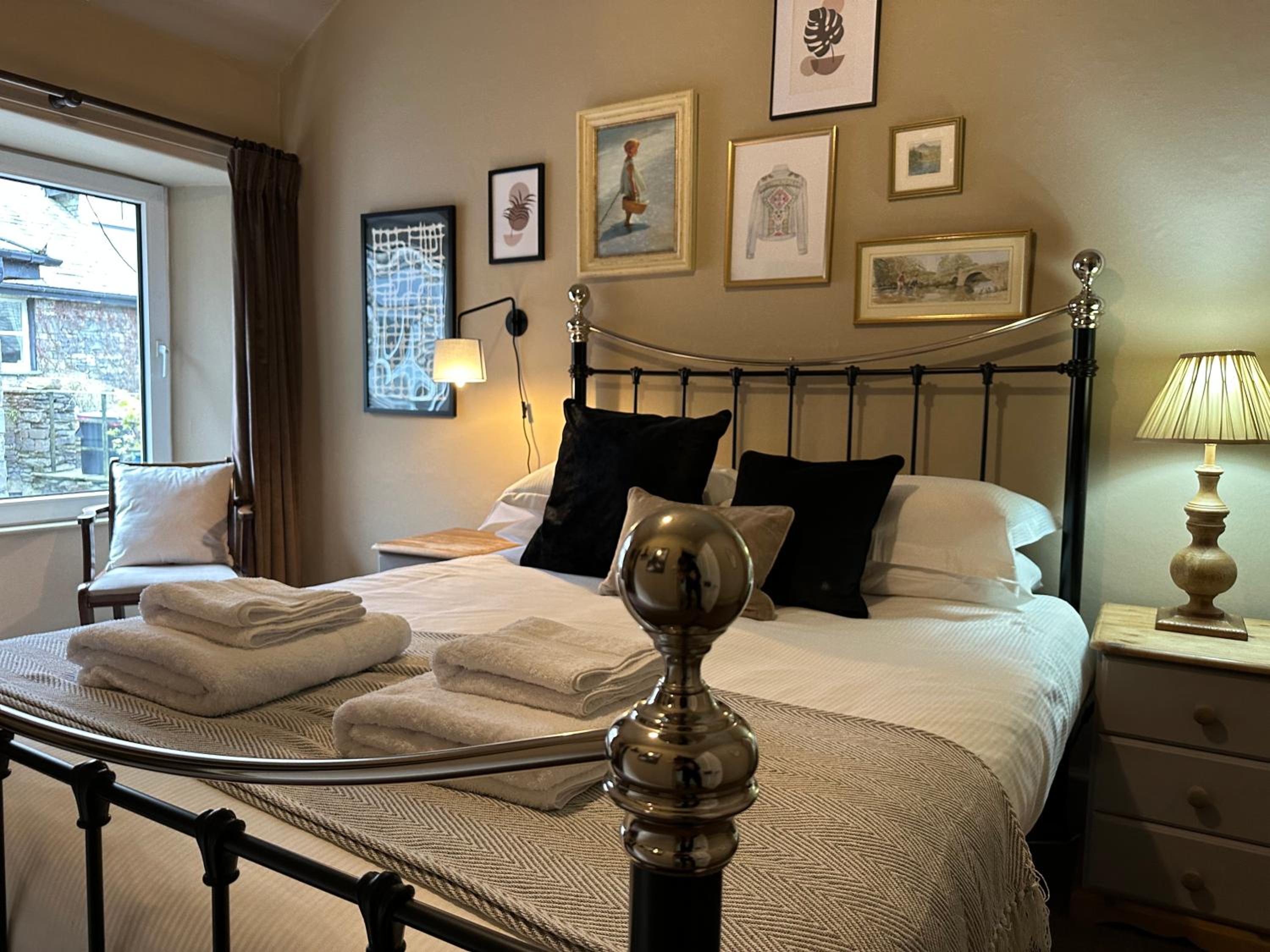 Deluxe King Room Ensuite  photo 3