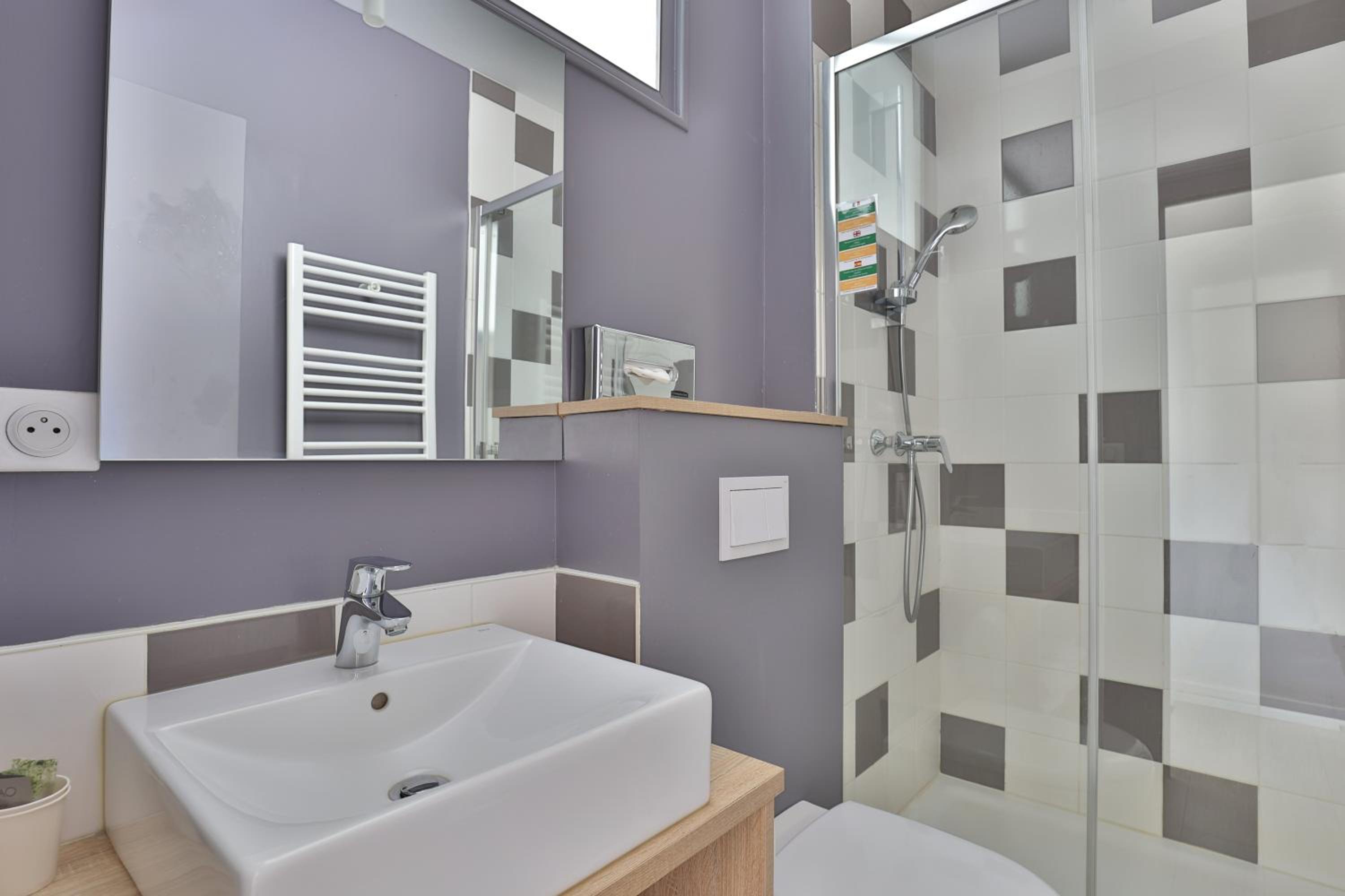 Double Room with Balcony - Photo 3