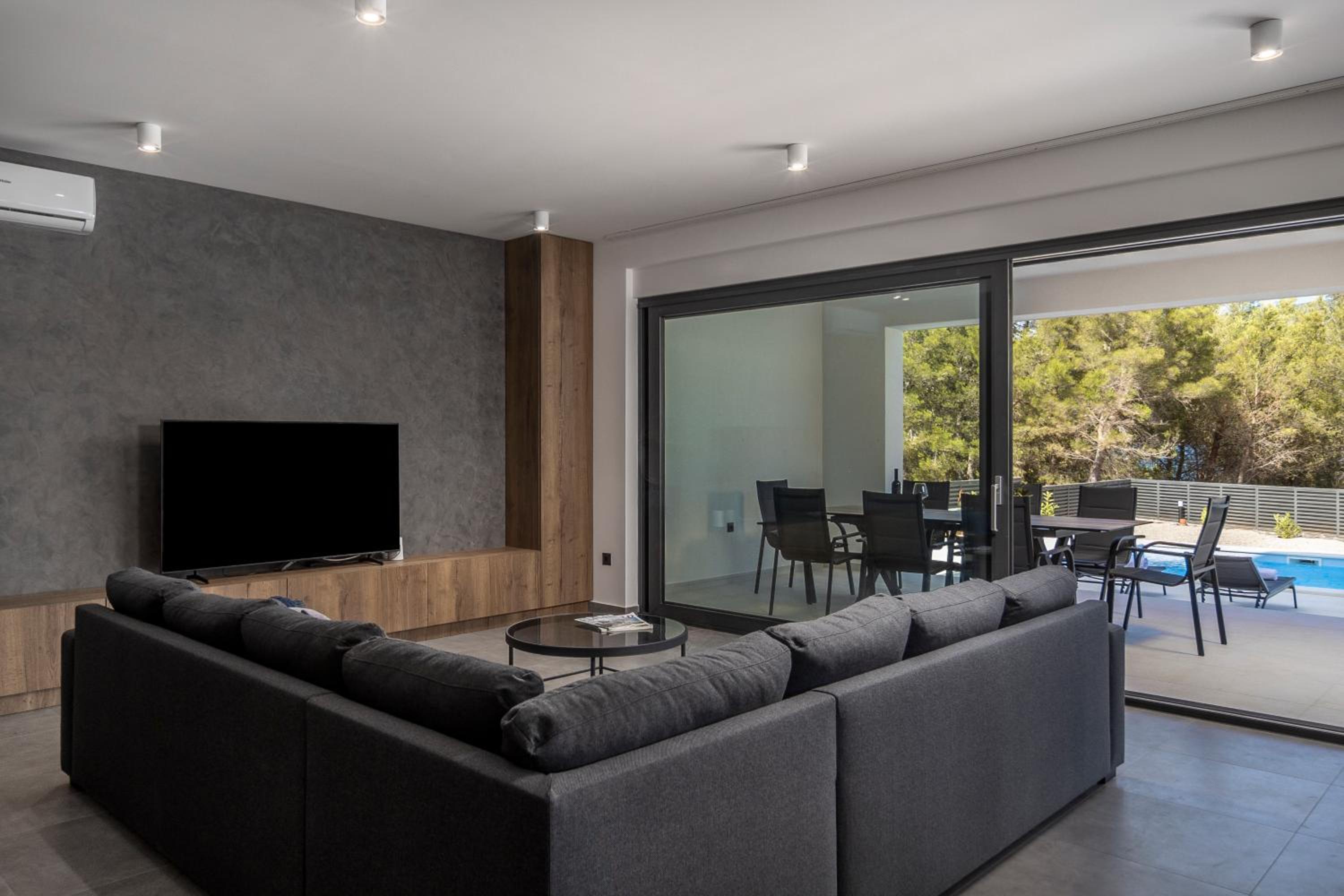 Villa photo 1