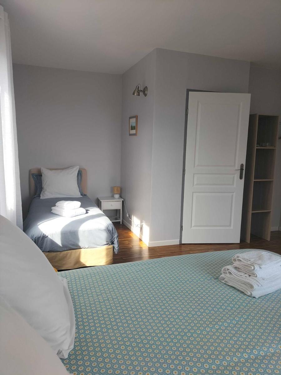 Triple Room with Private Bathroom photo 2