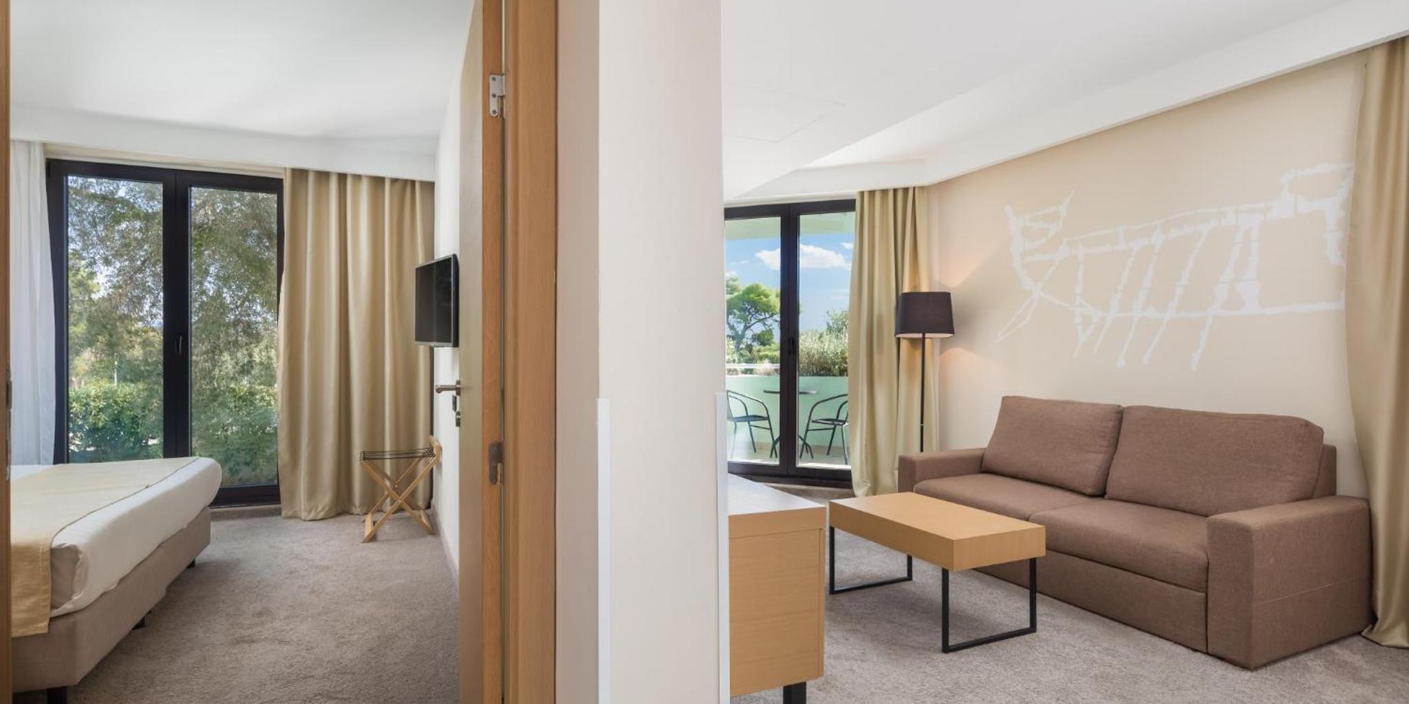 Superior Suite with Balcony - Photo 1
