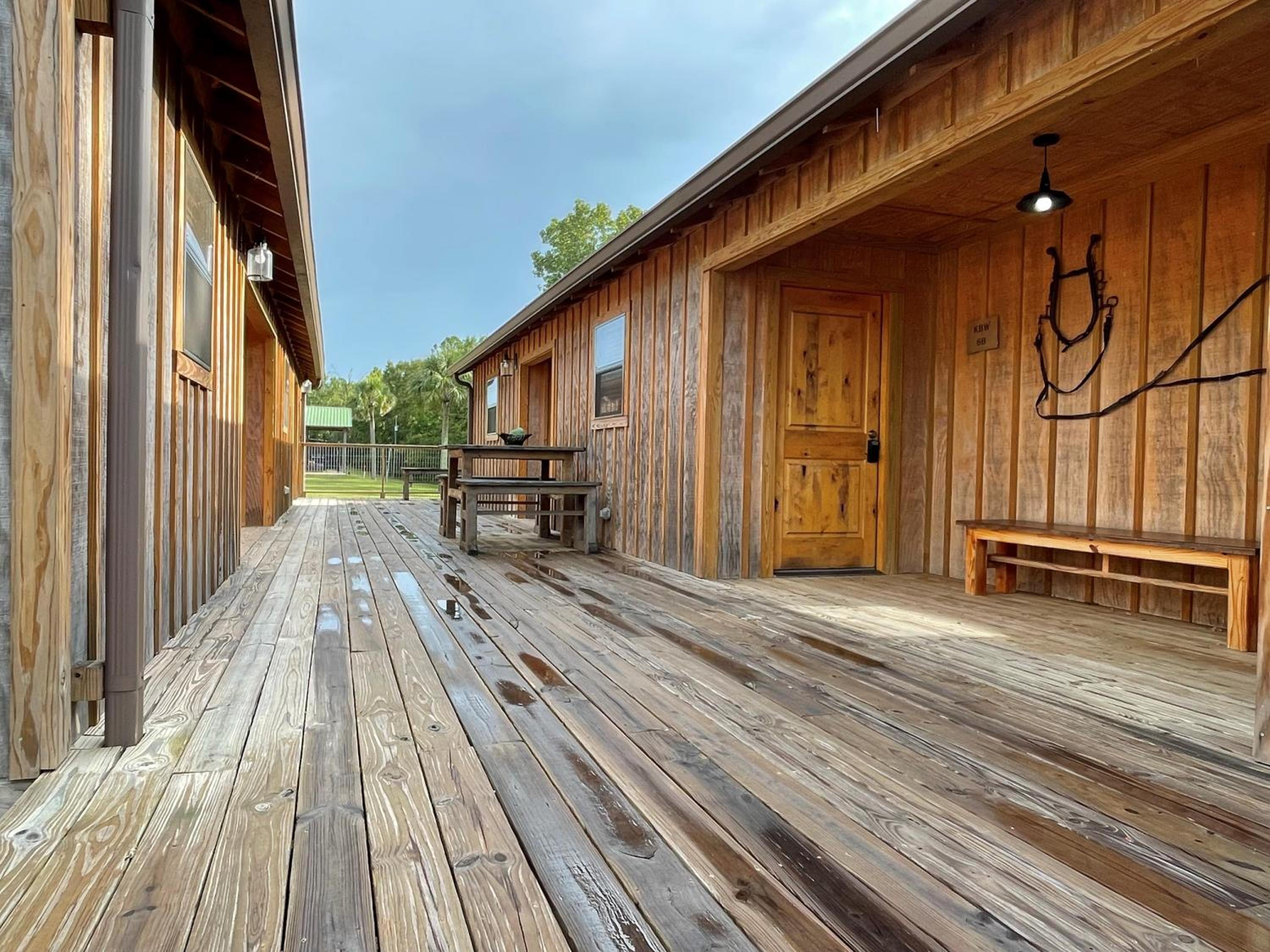 Kick Back West Suite - Photo 3