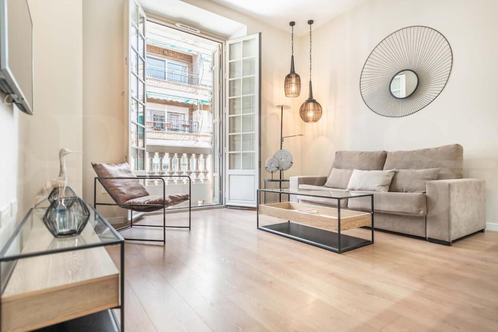 Apartamento con Balcón