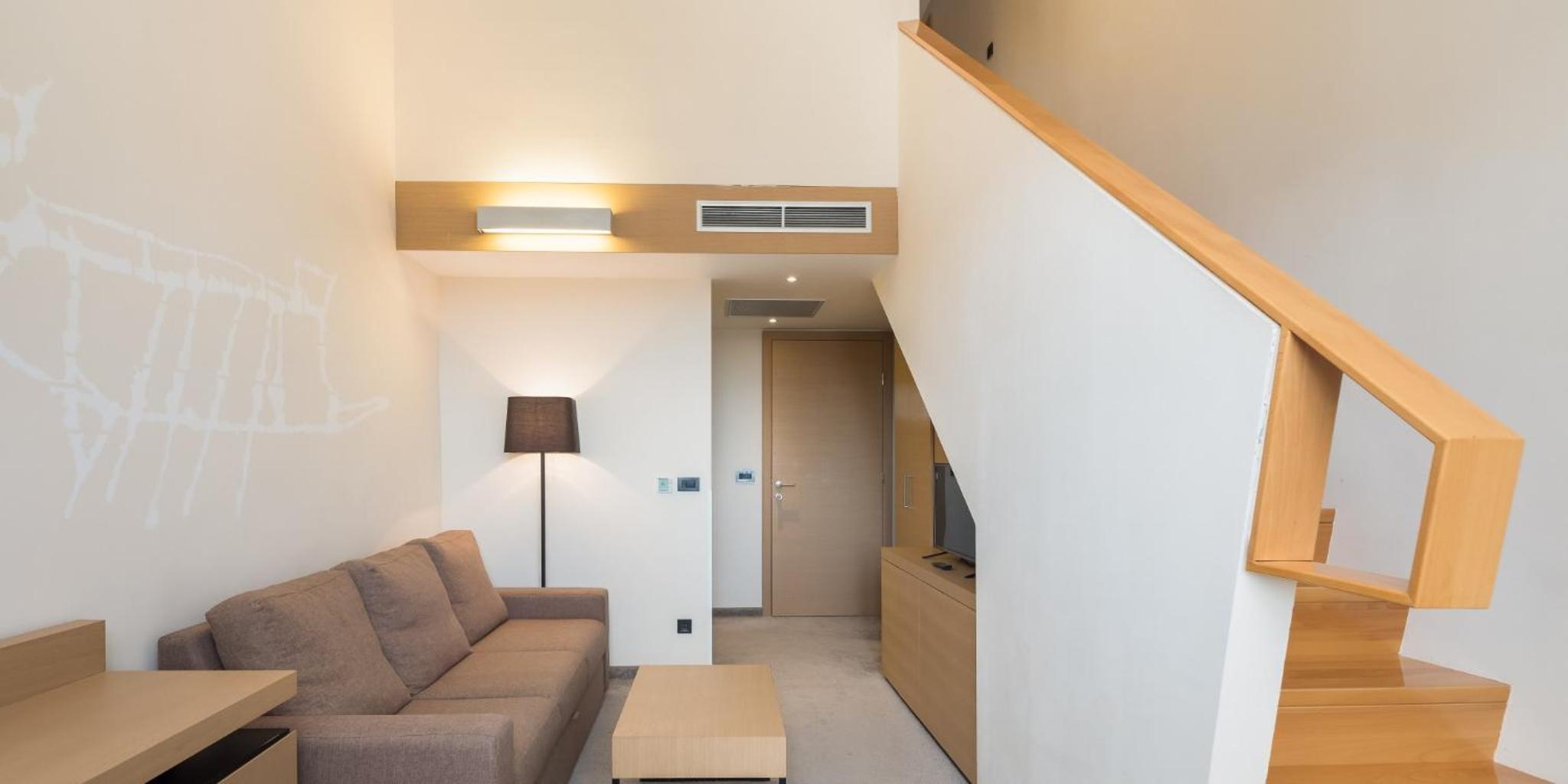 Superior Suite with Balcony - Photo 7