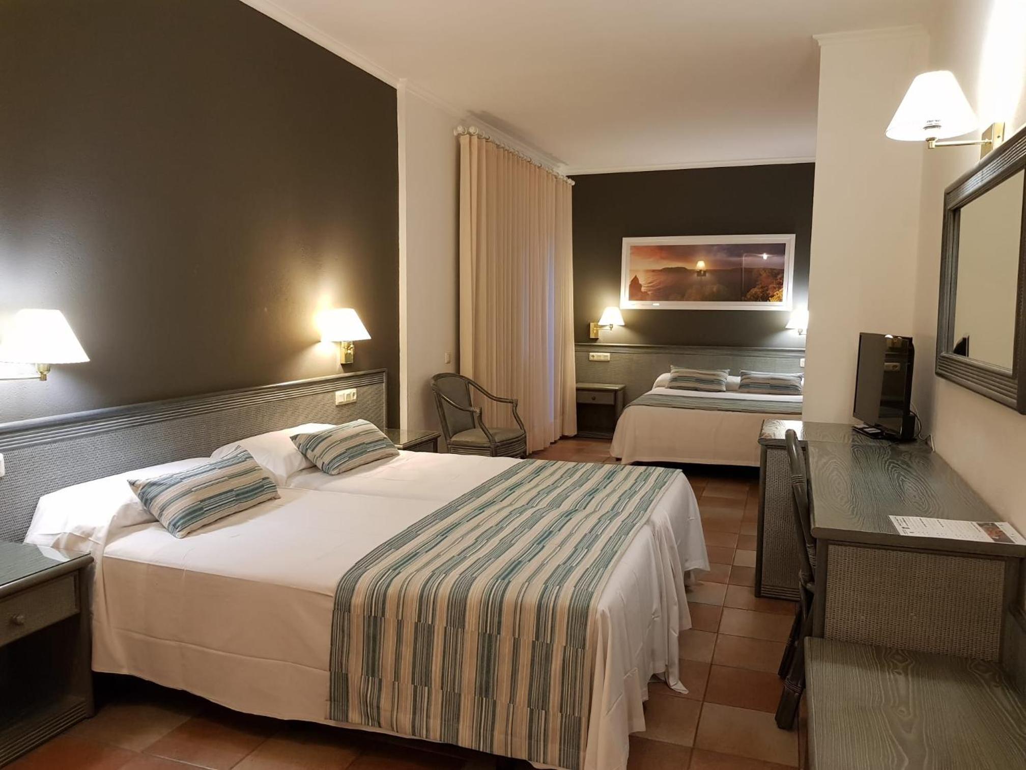 Habitación Familiar (2 Adultos + 2 Niños)